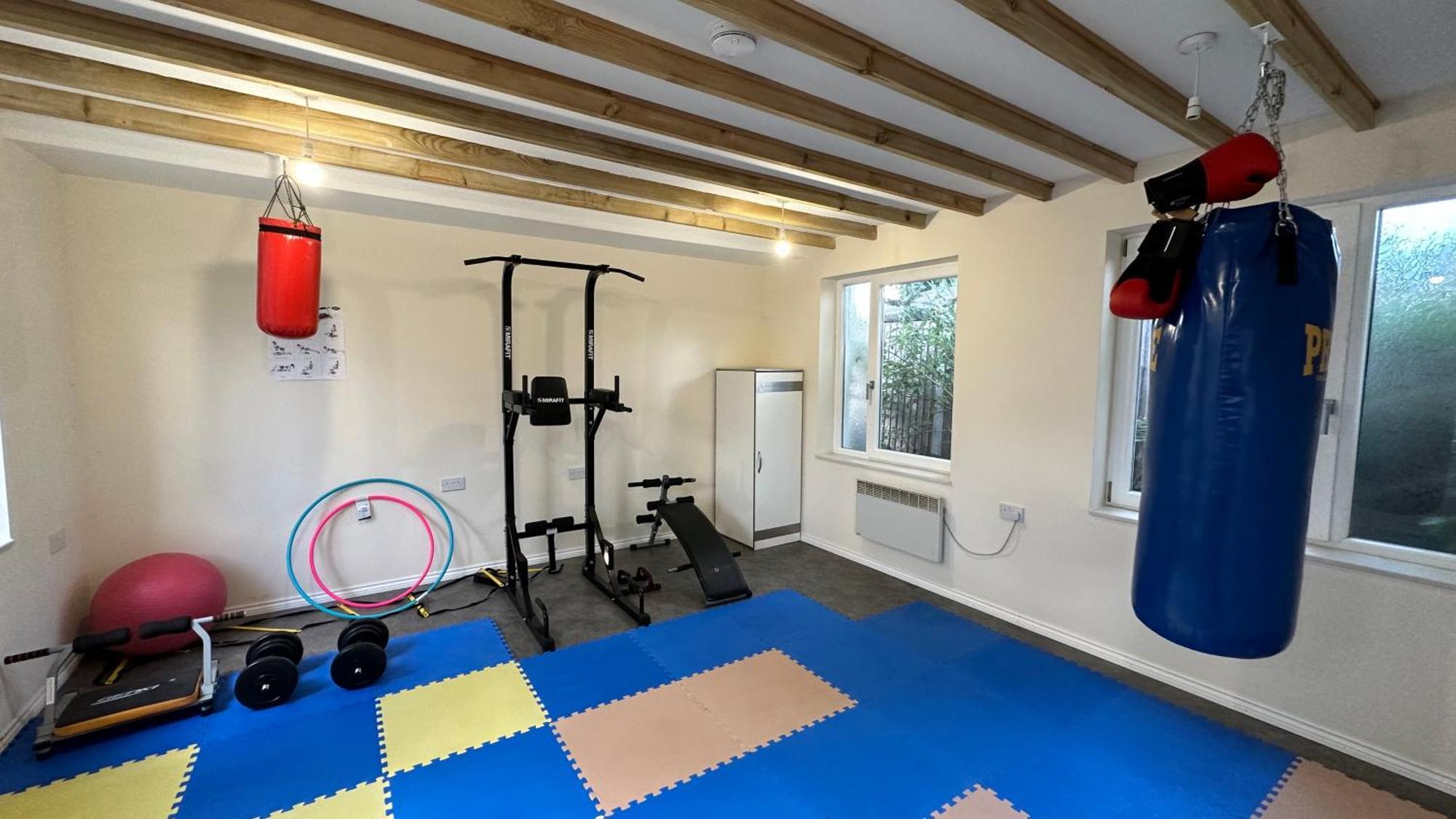 Holiday home North Spacious: 7-bedroom Group Retreat With Gym