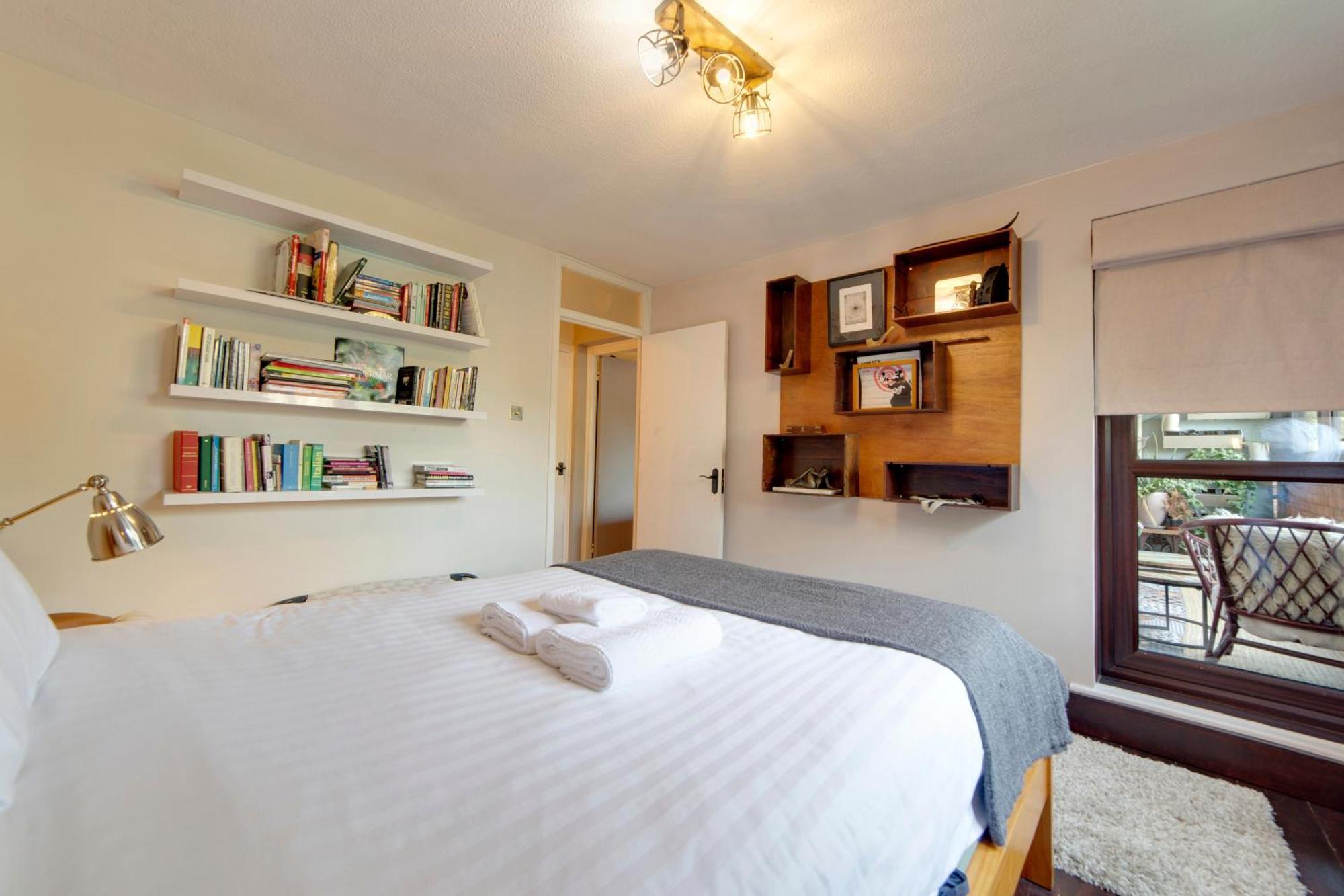 Pass The Keys - Modern Flat In North *