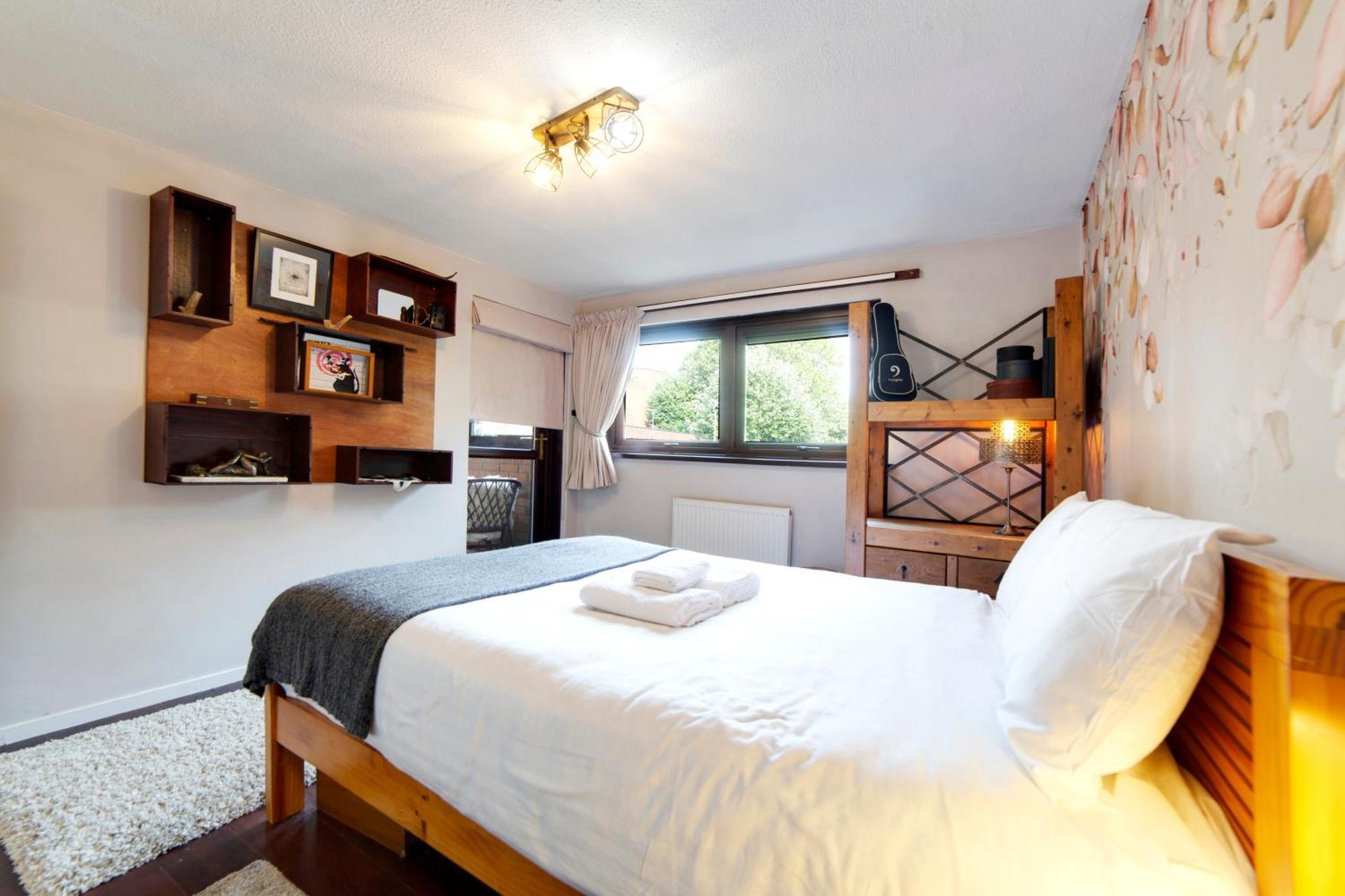 Pass The Keys - Modern Flat In North