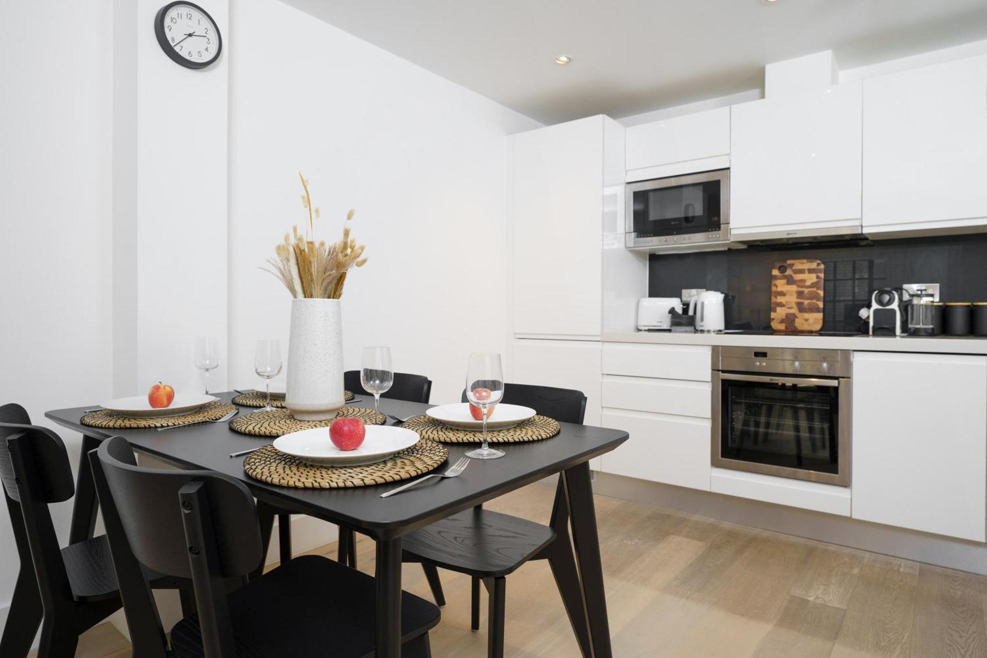 Trafalgar Sq 1 Bedr, 3 Beds Sleeps 6 Apartment