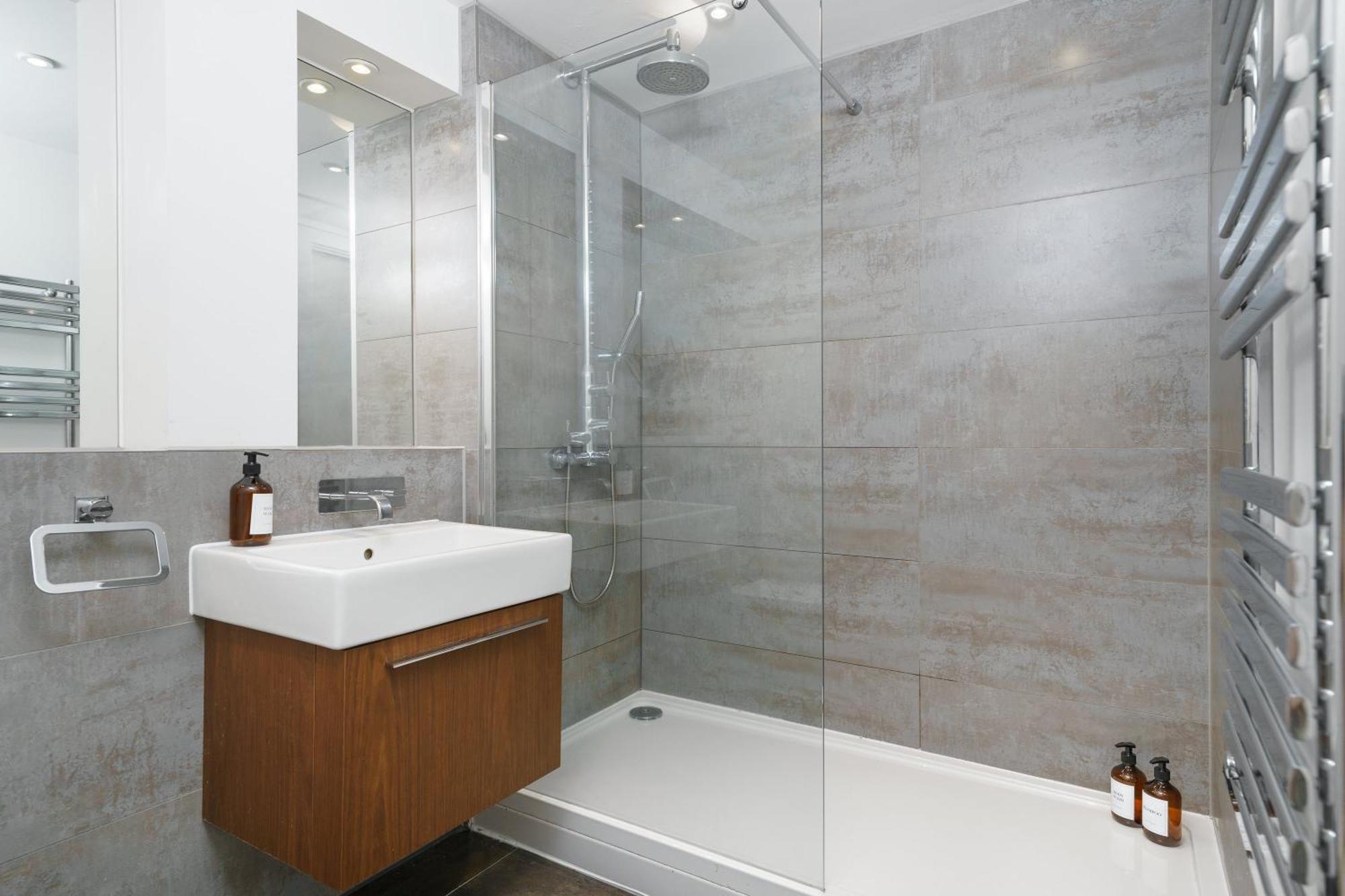 Trafalgar Sq 1 Bedr, 3 Beds Sleeps 6 Apartment *
