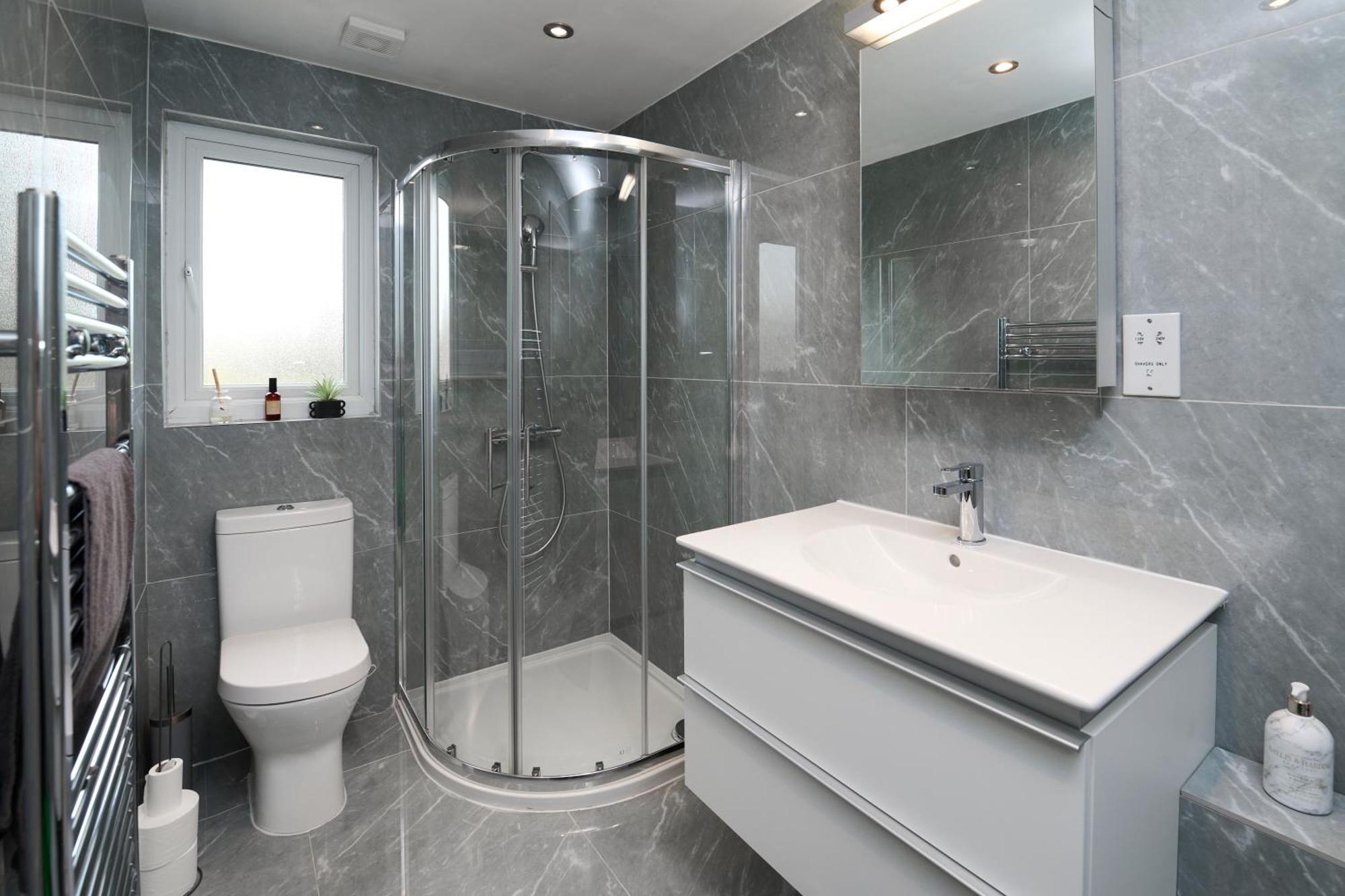 Stylish 4bed 2 Bath, Nw Large Ferienhaus *