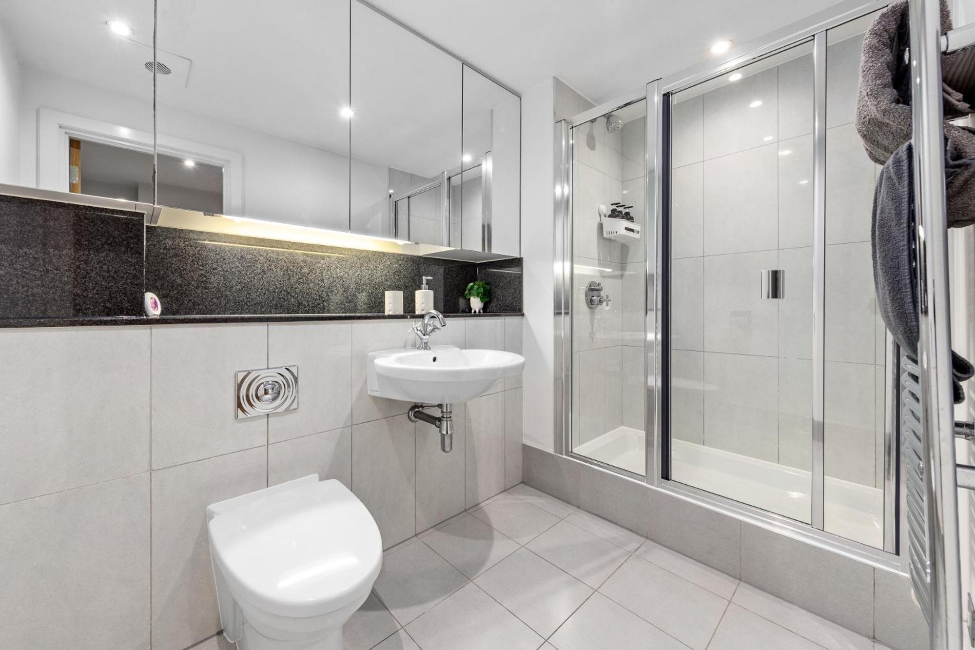 Vauxhall Large 2bedroom With Amazing River View Panoramic Balcony Apartment *