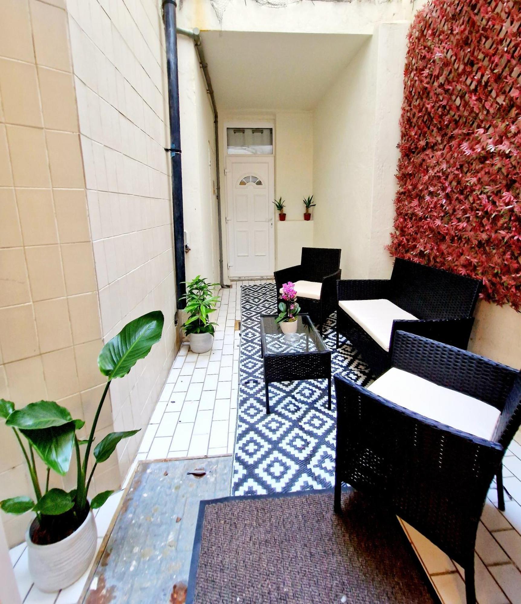 Modern Hyde Park With Private Entrance & Private Back Patio Near Bayswater & Paddington Stations Appartement *