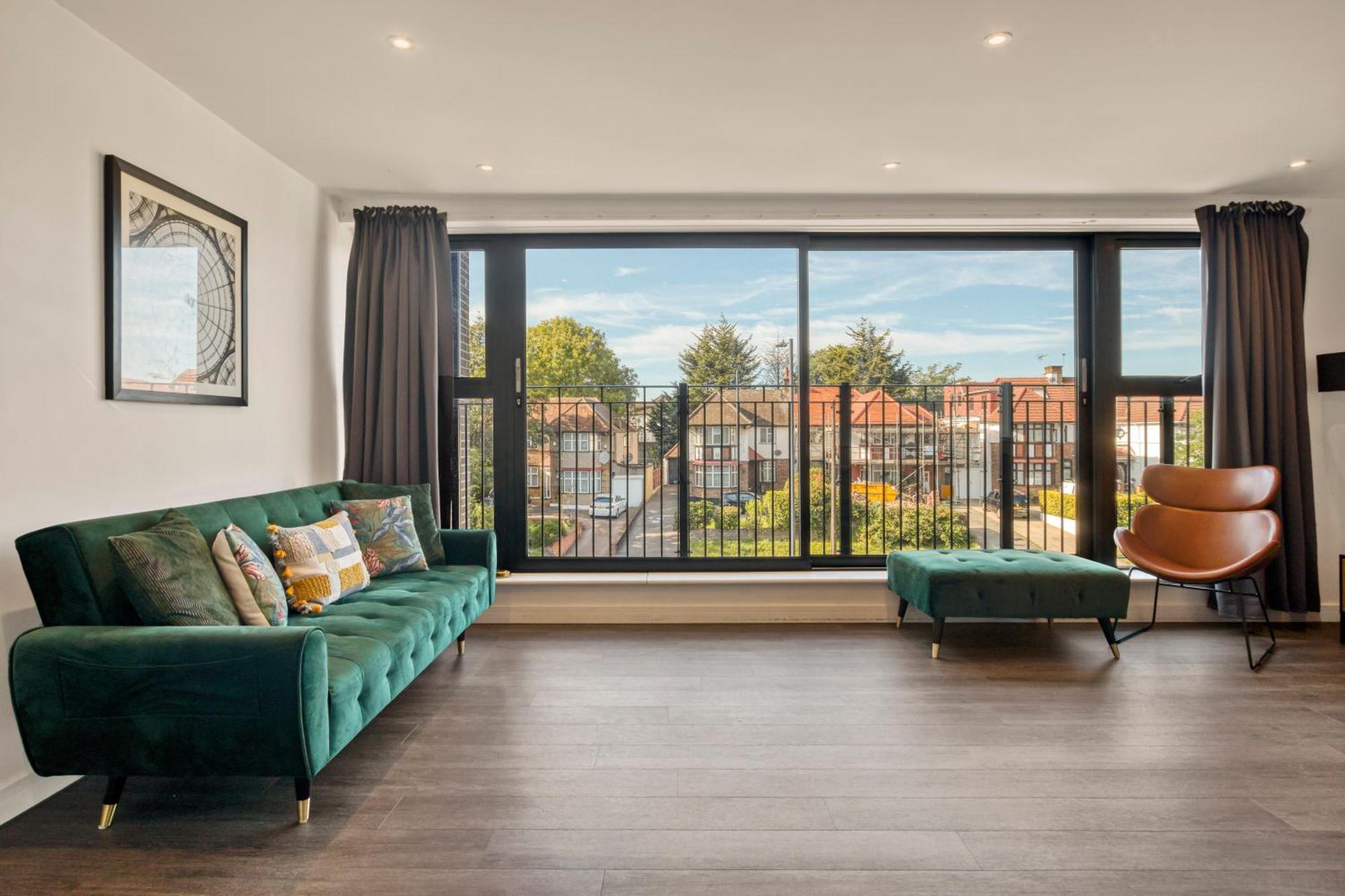 Modern Penthouse In Wembley