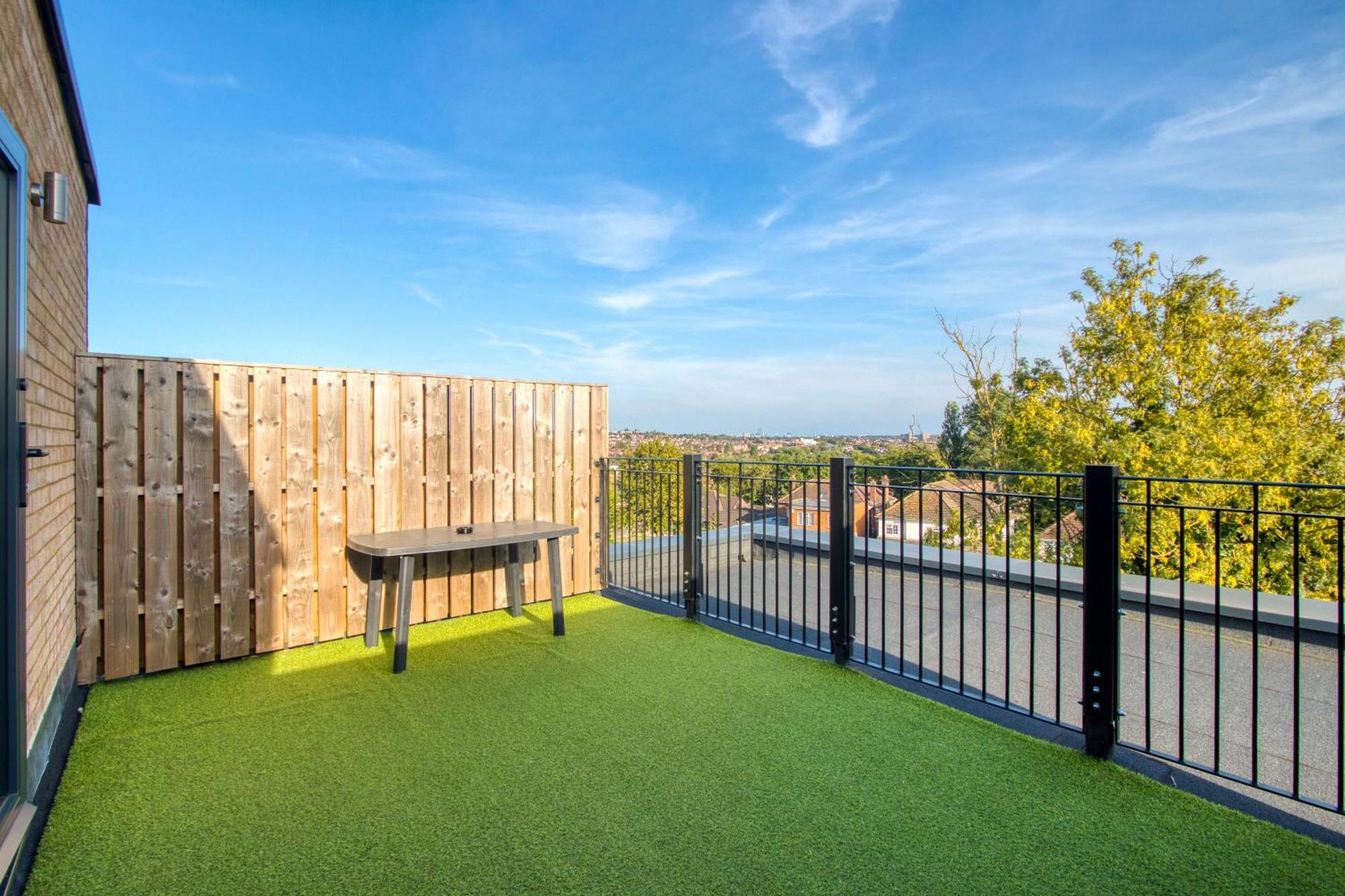 Modern Penthouse In Wembley Londen