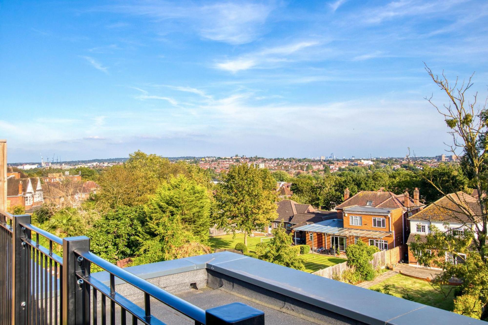 Modern Penthouse In Wembley Appartement Londen