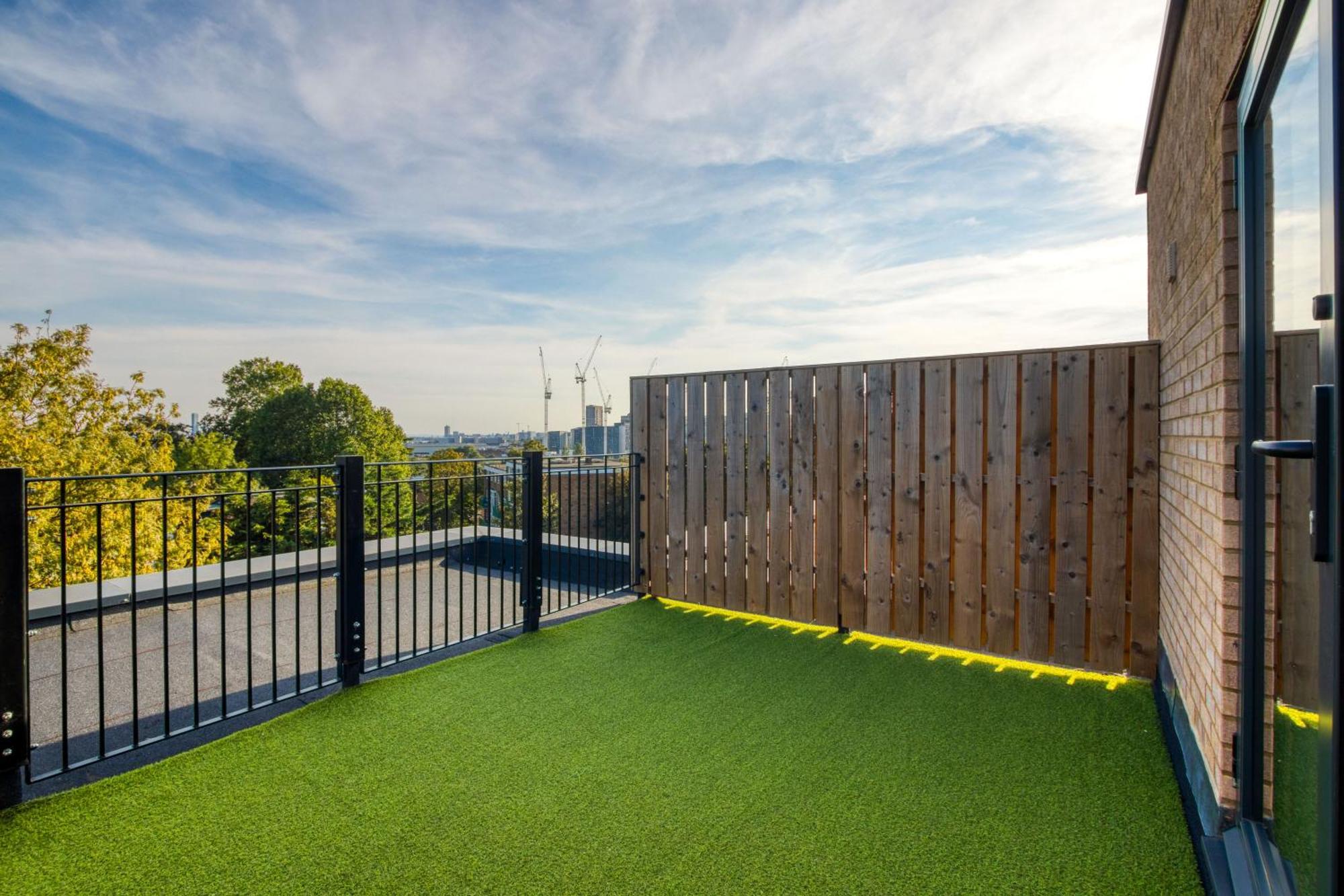 Modern Penthouse In Wembley Appartement *