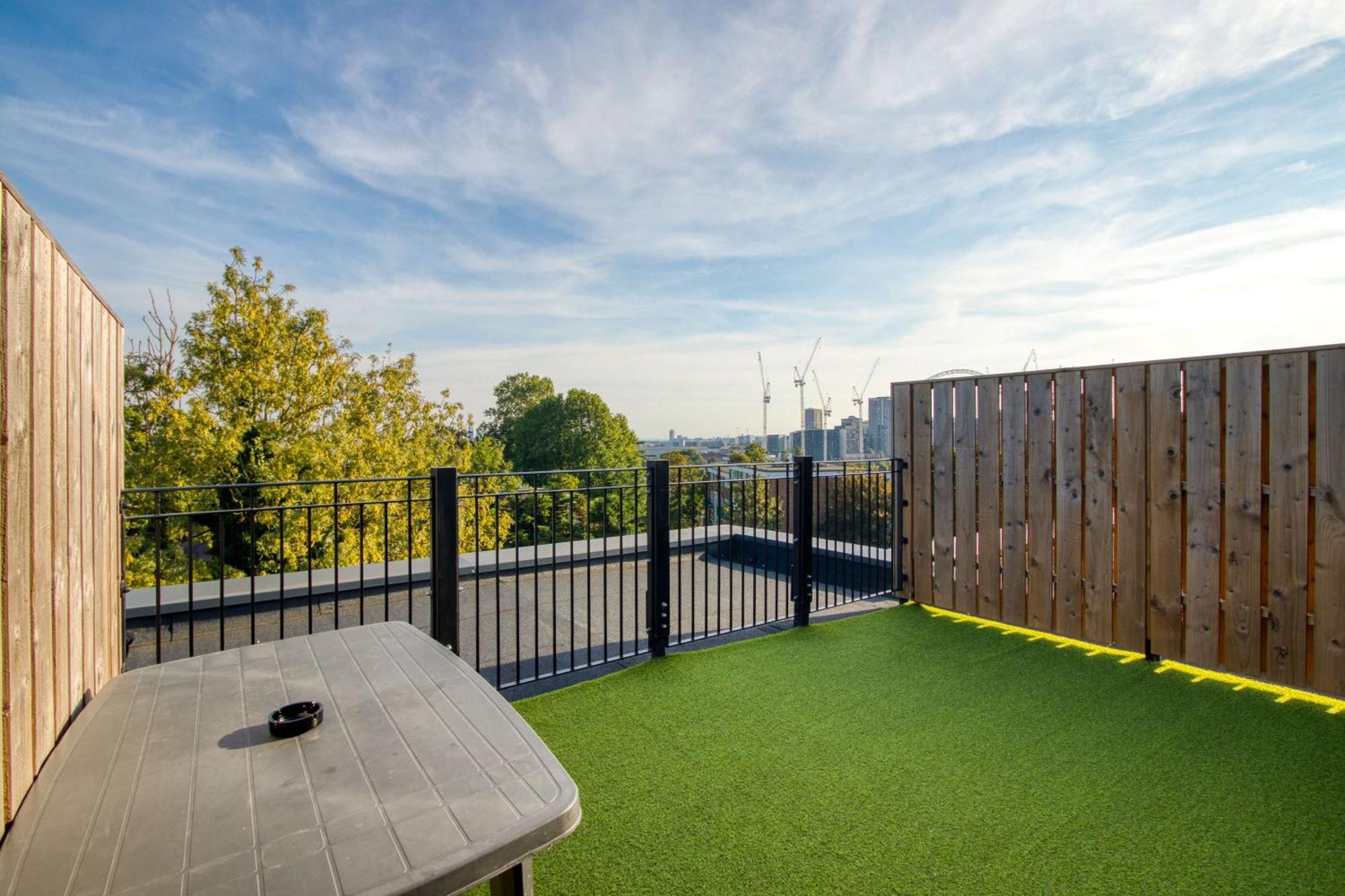Modern Penthouse In Wembley Appartement