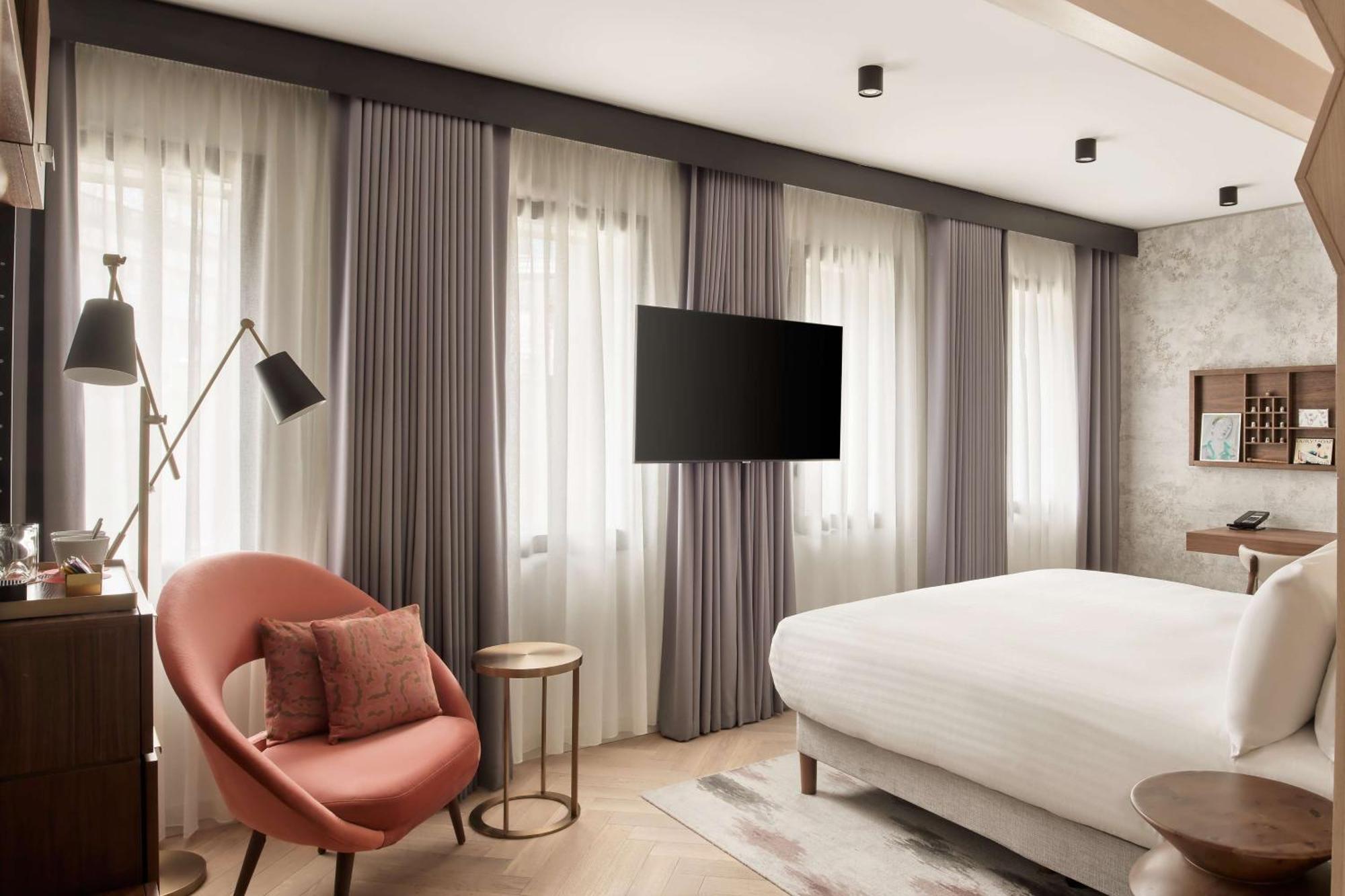 Canopy By Hilton Hotel London