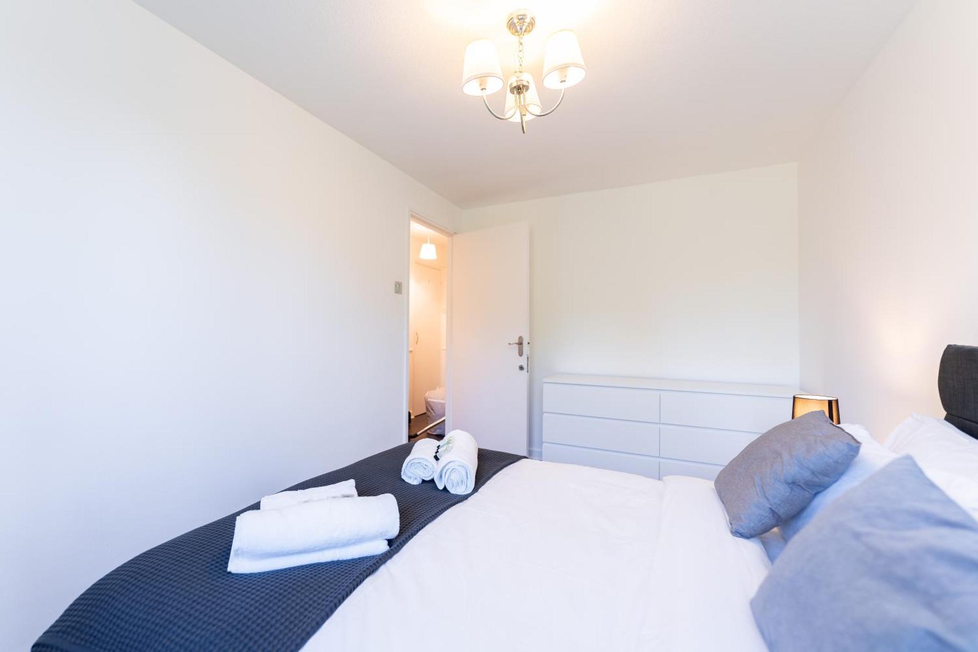 Luxury 3 Bedroom Flat With Balcony In Westbourne Park * Londres