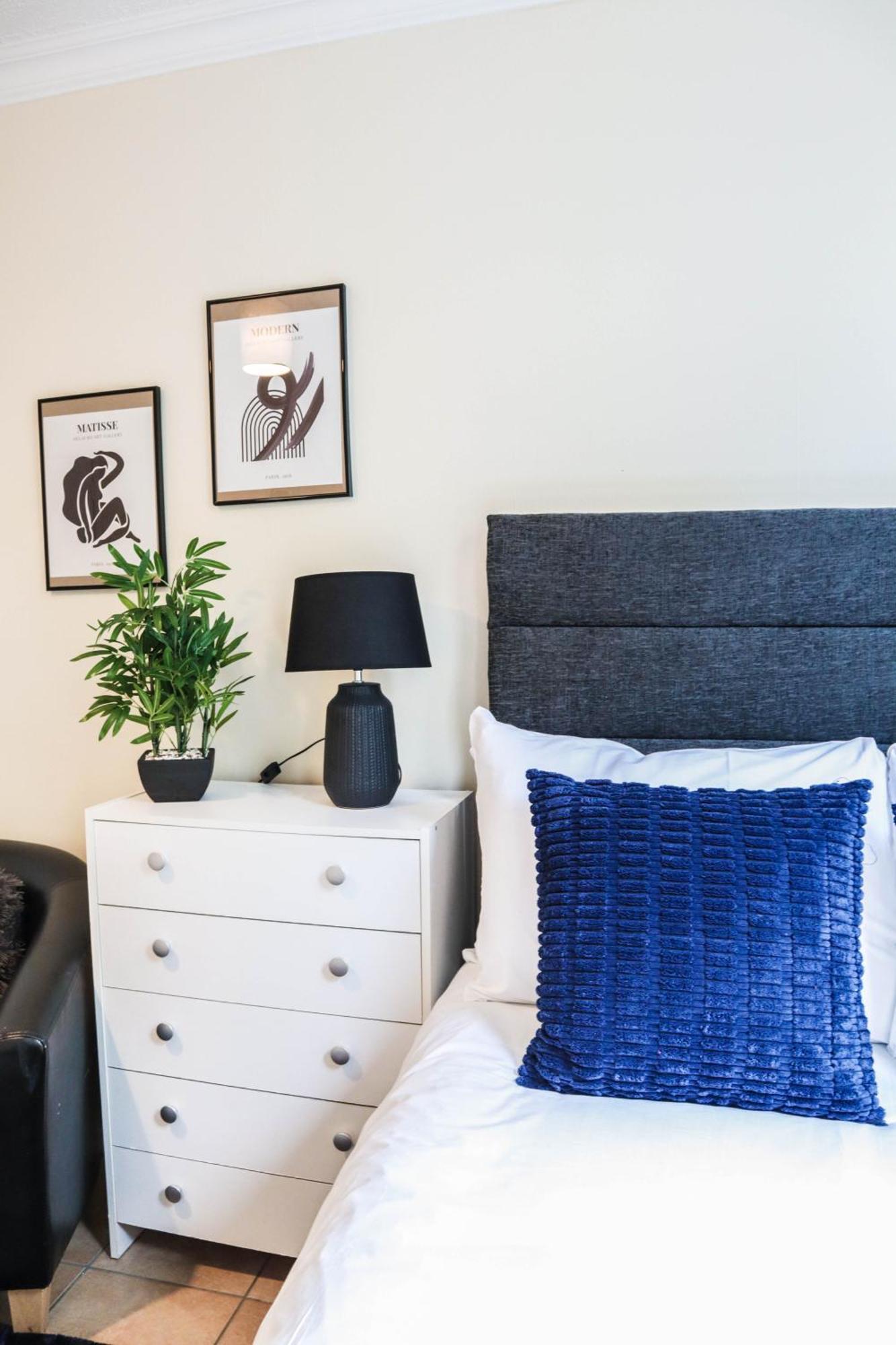 Cosy Property Right By Warren Street Station! Free Wifi! London