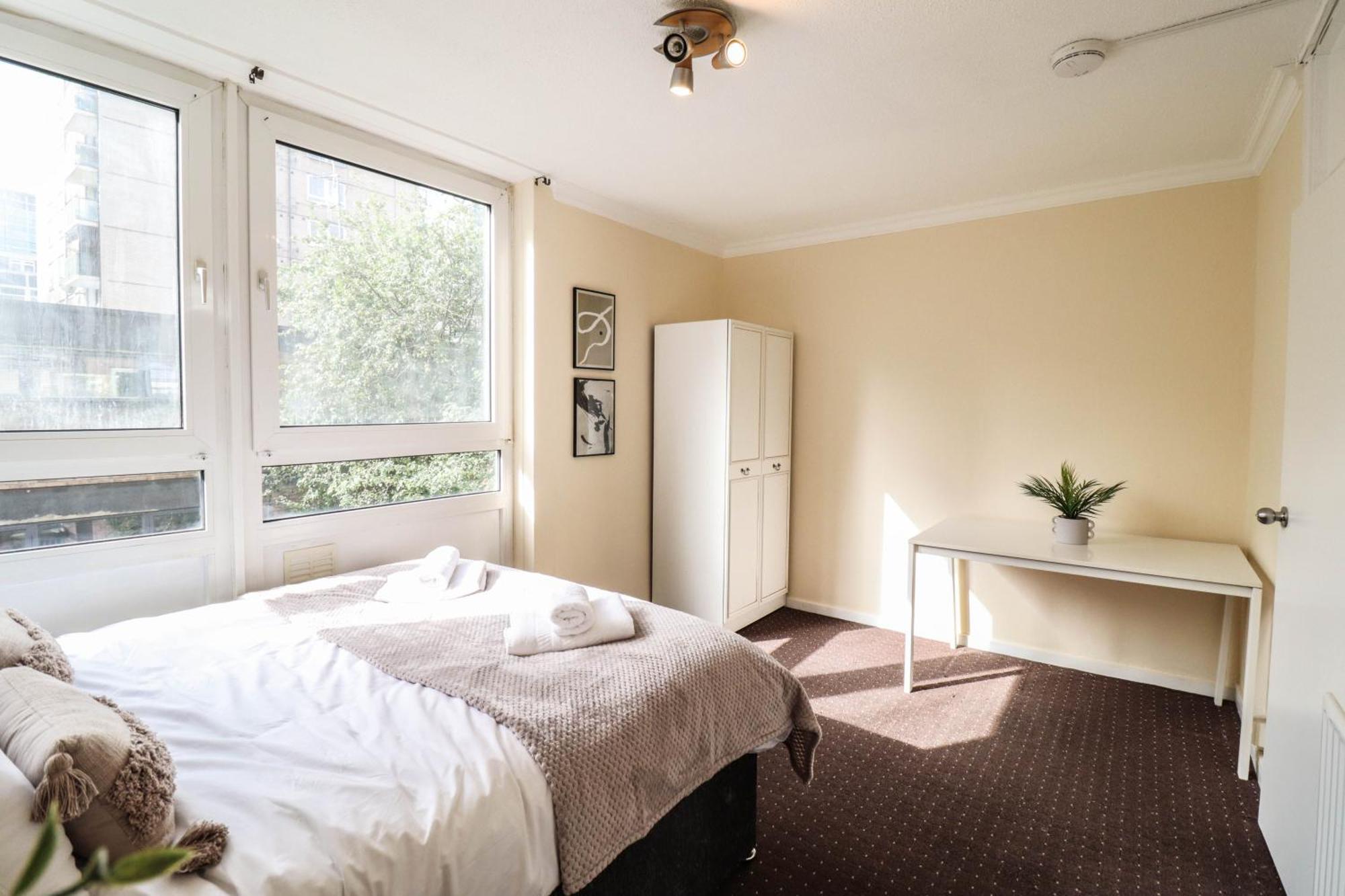 Apartment Cosy Property Right By Warren Street Station! Free Wifi!