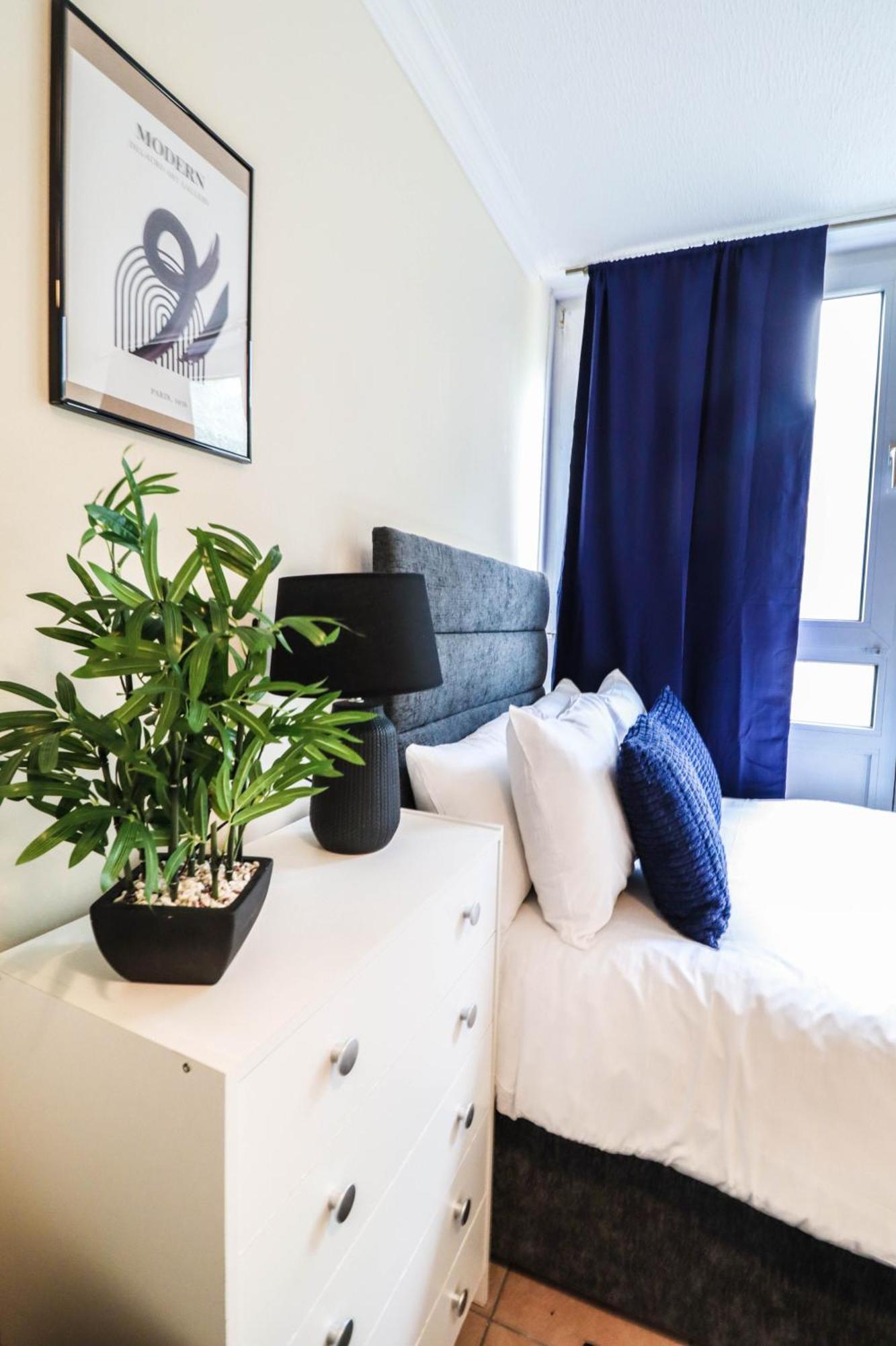 Apartment Cosy Property Right By Warren Street Station! Free Wifi!