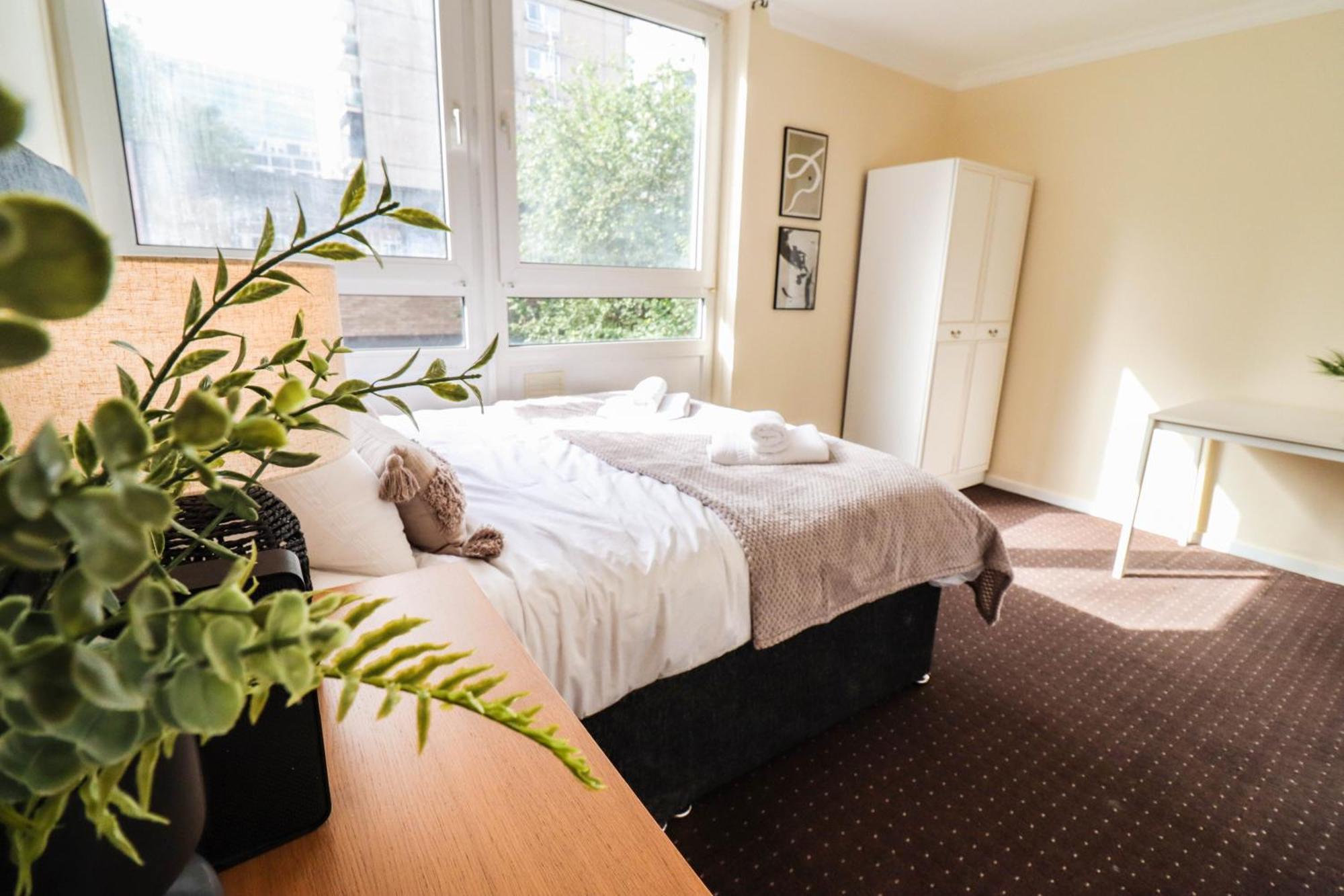 Cosy Property Right By Warren Street Station! Free Wifi! London