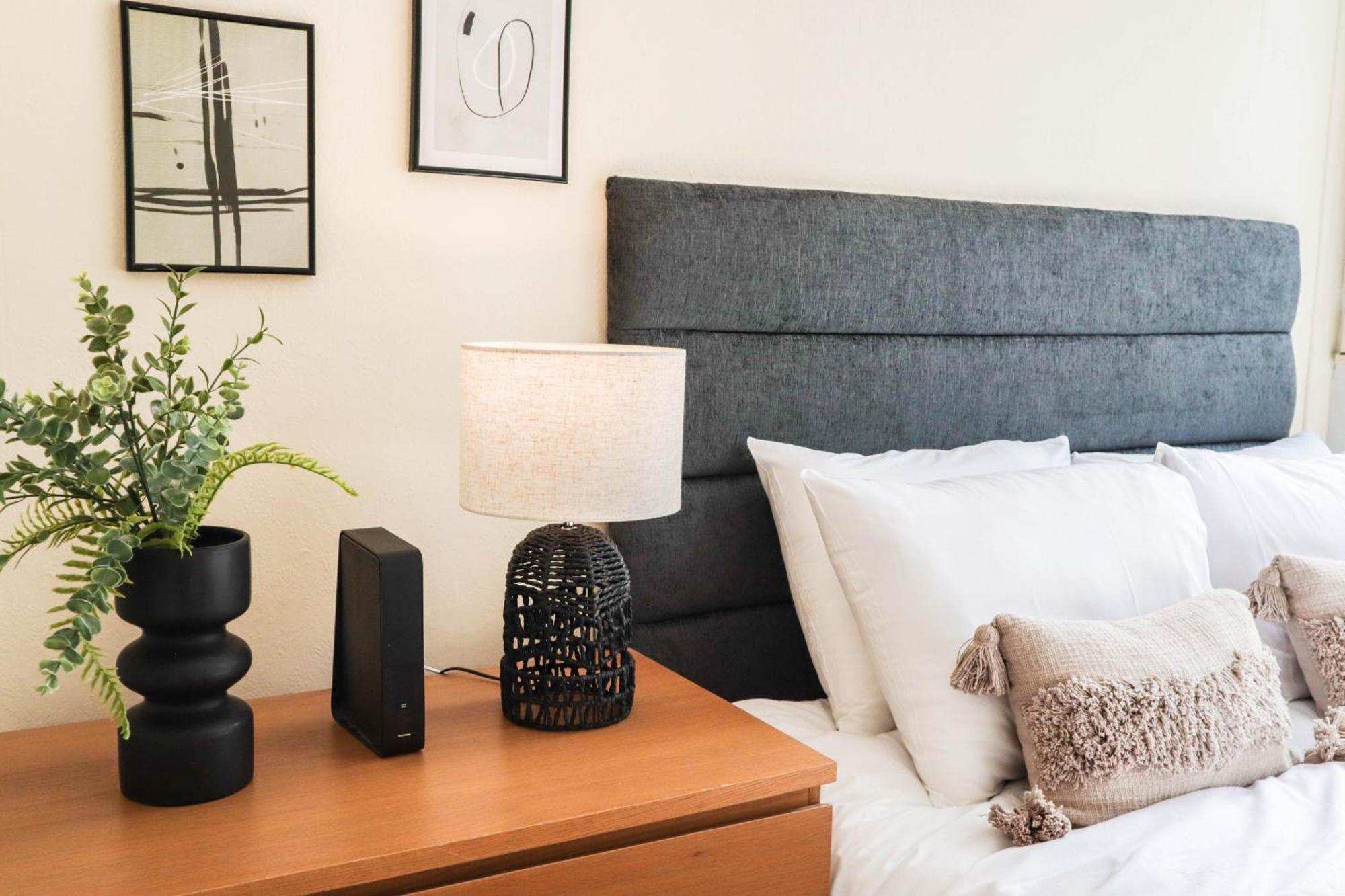 Apartment Cosy Property Right By Warren Street Station! Free Wifi!