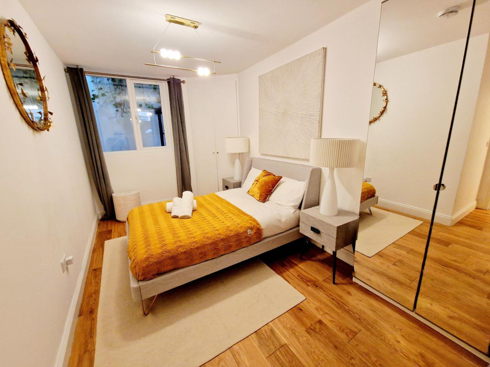 Stunning Hyde Park Home, Ground Floor Maisonette, Duplex, Near Tube Metro Stations Londres