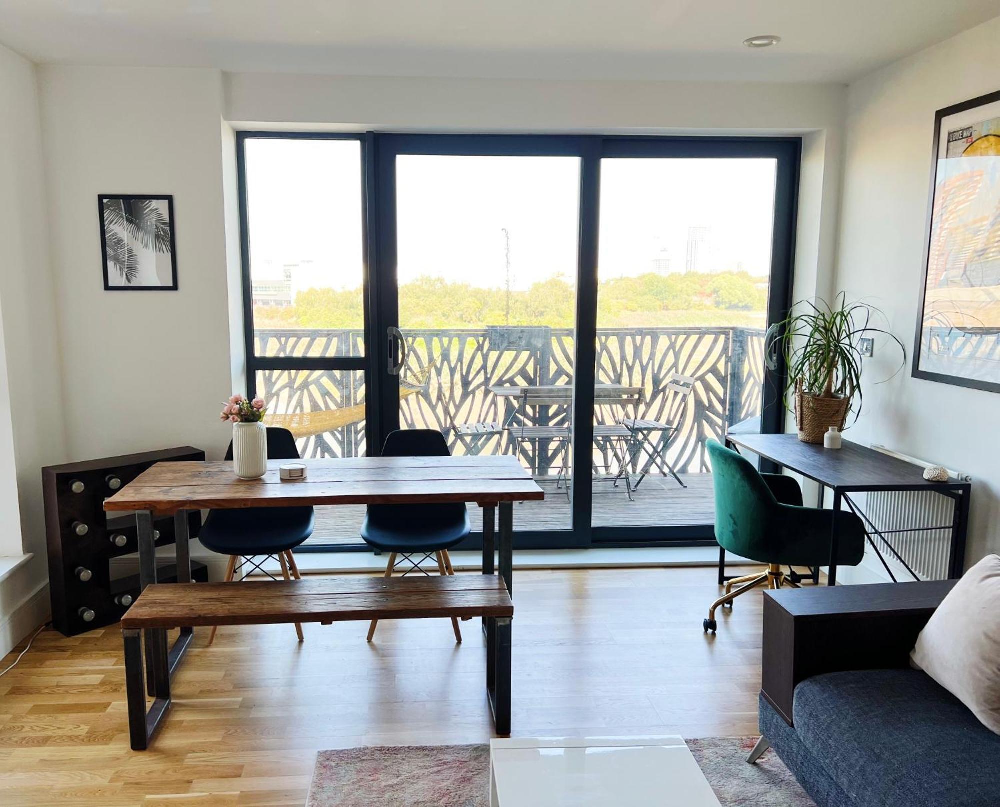 Stunning Riverside View Apartment, Near Canary Wharf & O2 * Londres