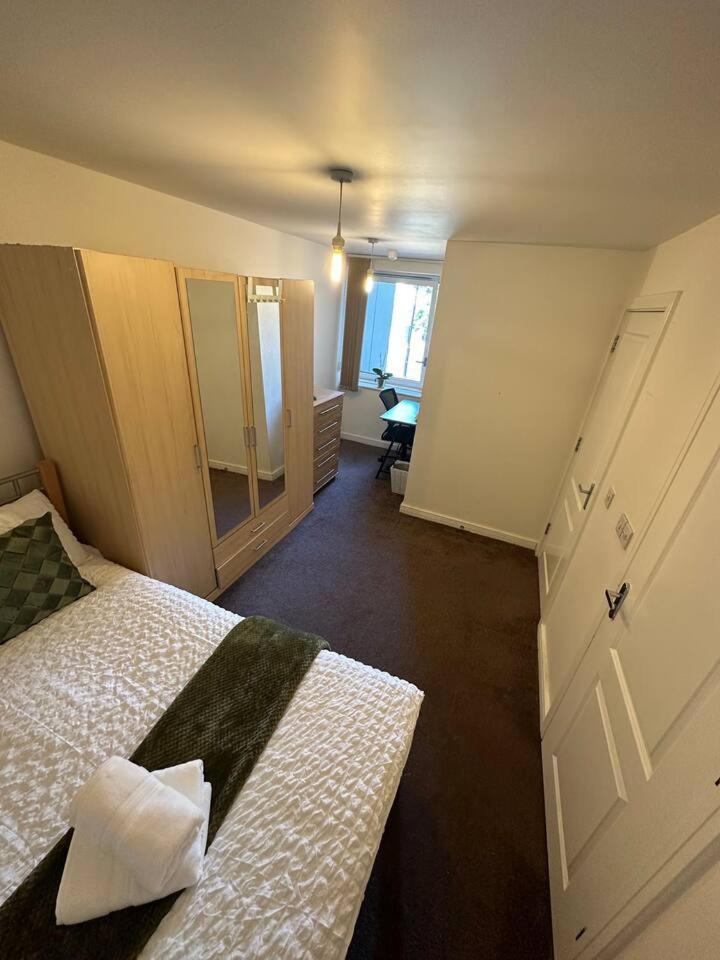 New Build 2 Bedroom With 2 Bath In Londres