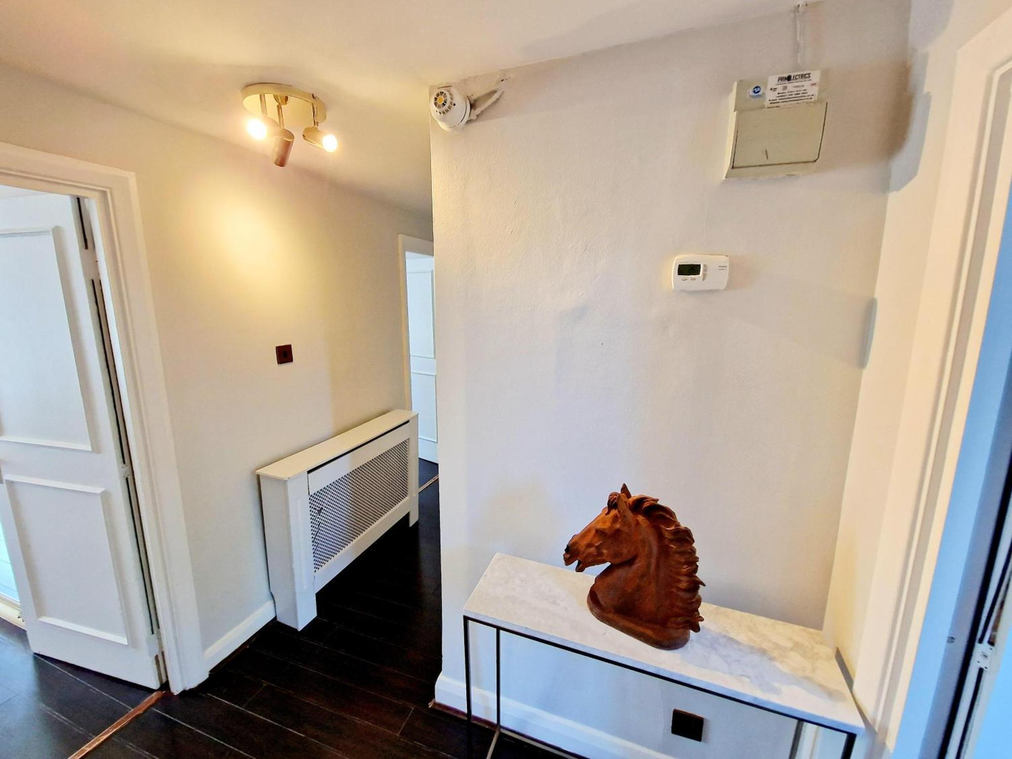 Apartment Stunning Hyde Park With Private Balcony & Lift Elevator Access