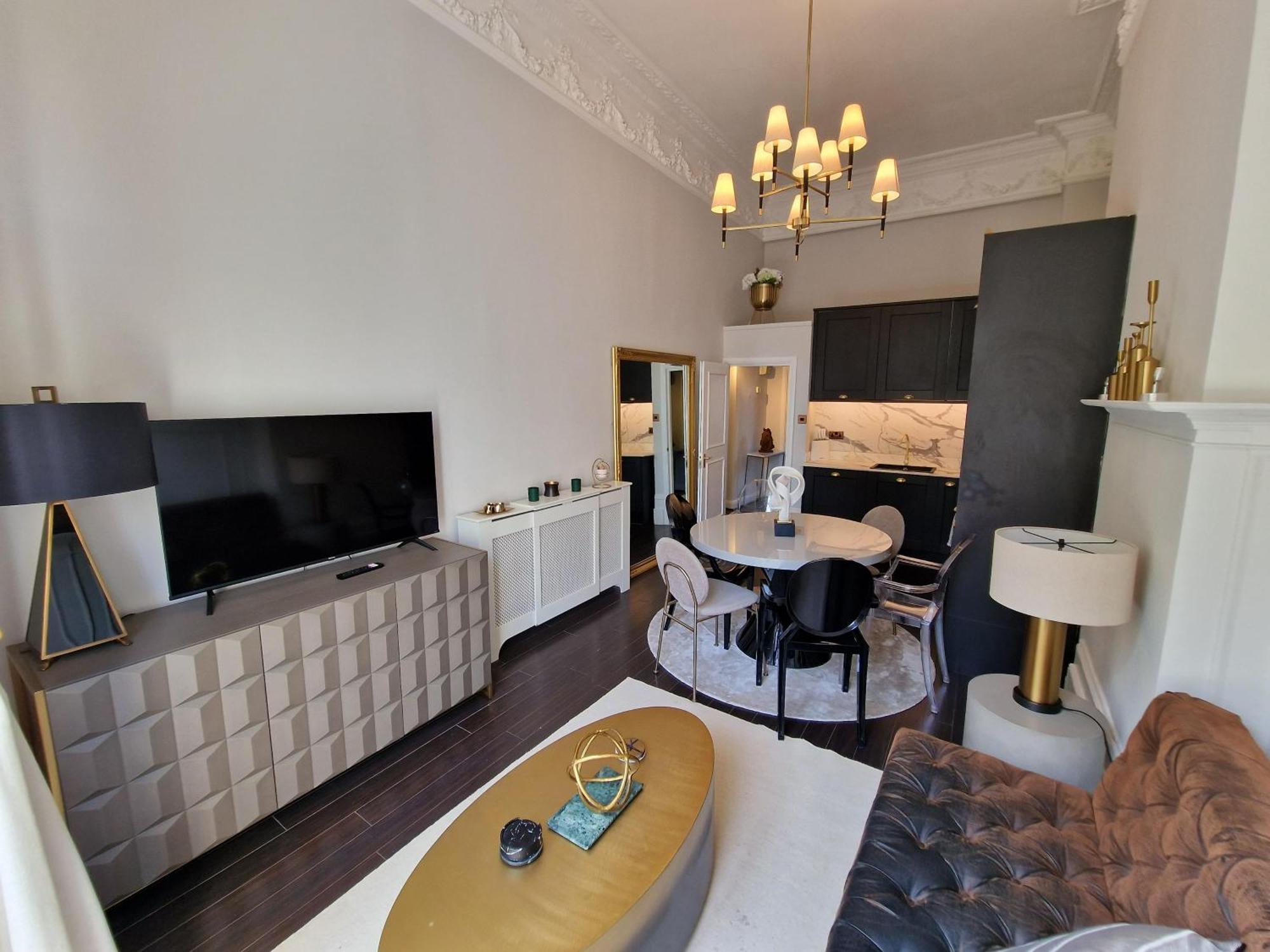 Stunning Hyde Park With Private Balcony & Lift Elevator Access * London