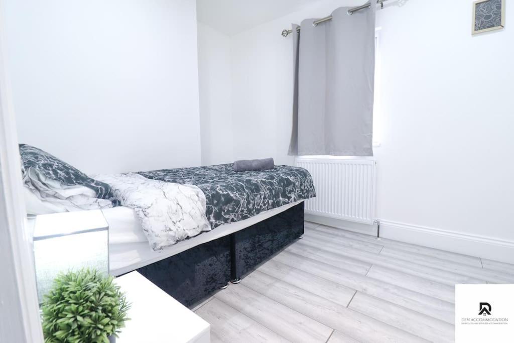 Den & Short Lets Greenwich - 3 Bed House Londen