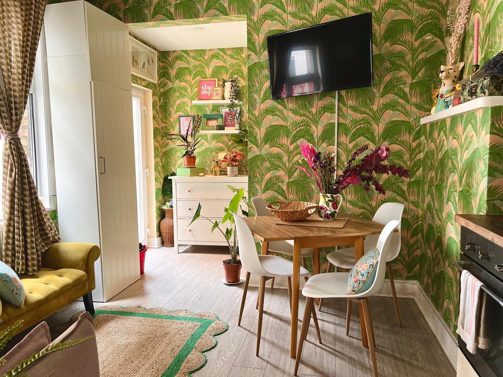 With Cosy Garden In Apartamento *