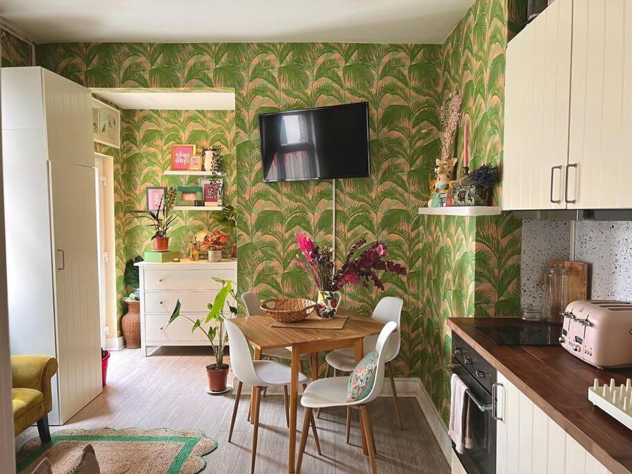 Appartement With Cosy Garden In Londres