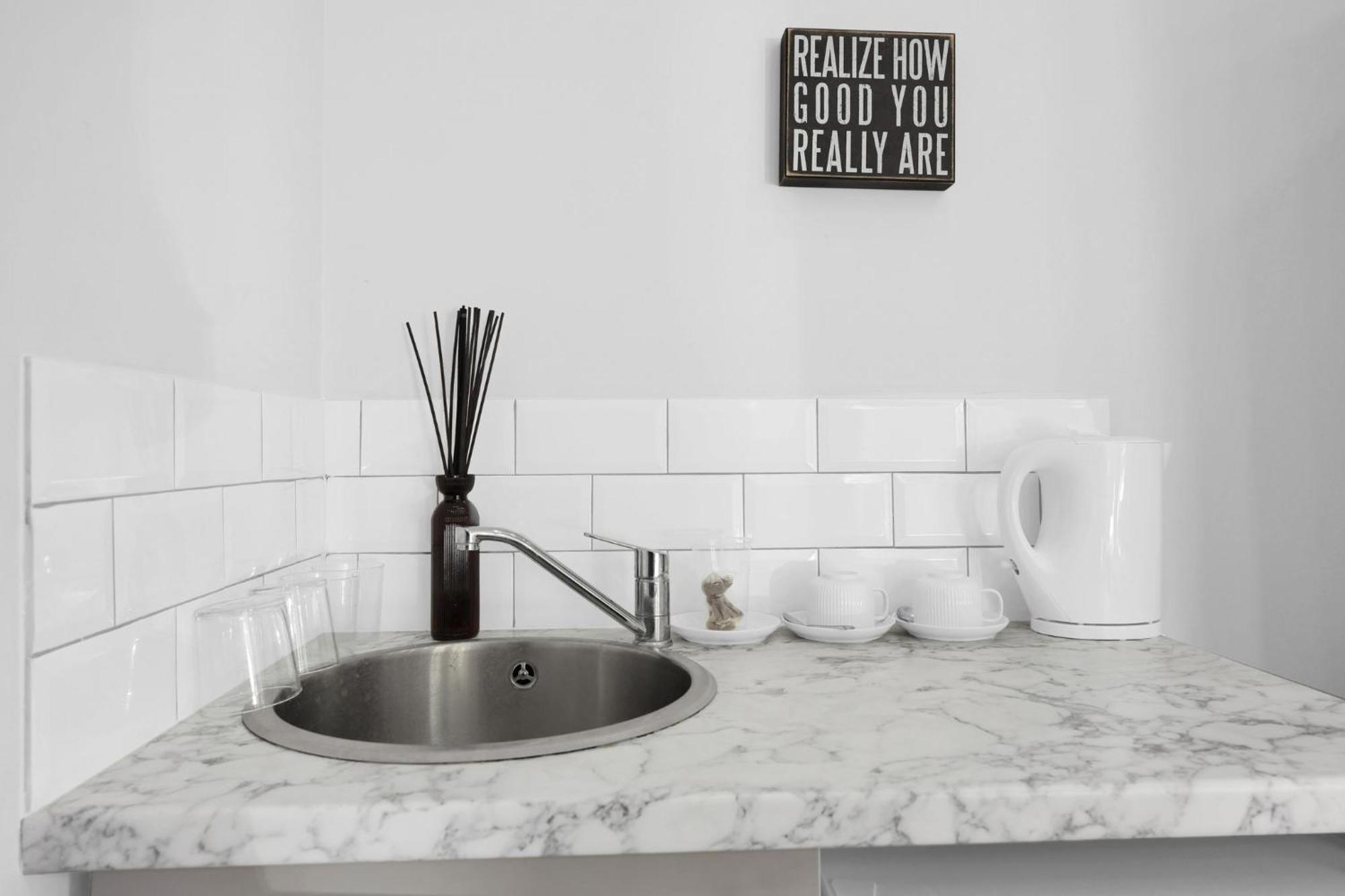 Hackney Apartment *