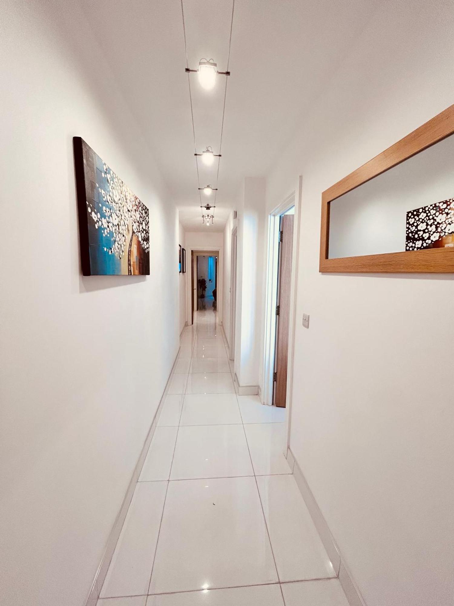 Stunning Spacious B.apt. Slps.4 *