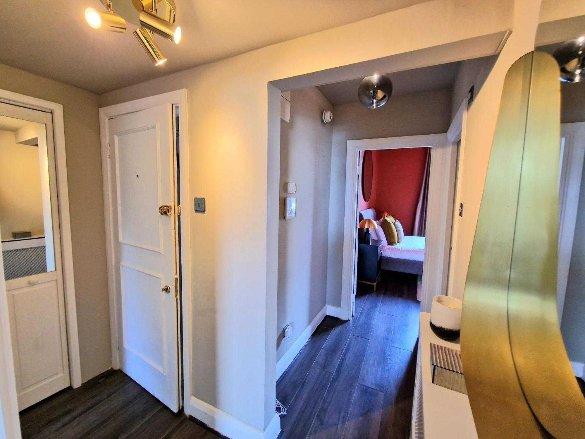 Stylish Hyde Park By Tube Stations With Elevator Apartment London