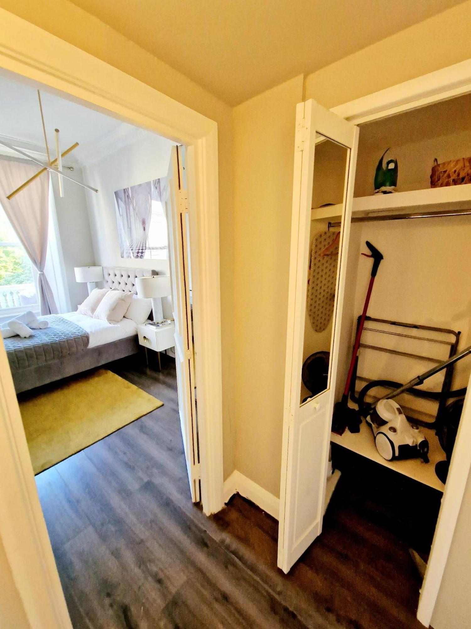 Stylish Hyde Park By Tube Stations With Elevator Apartment