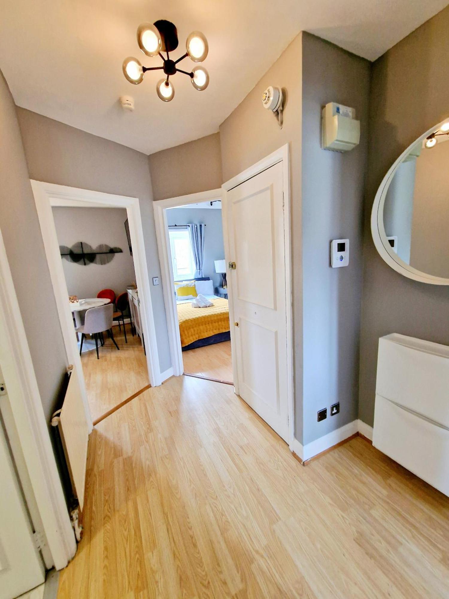 Brilliant 3 Bedroom's In Hyde Park With Elevator - 1 Flight Of Stairs Only Apartamento Londres