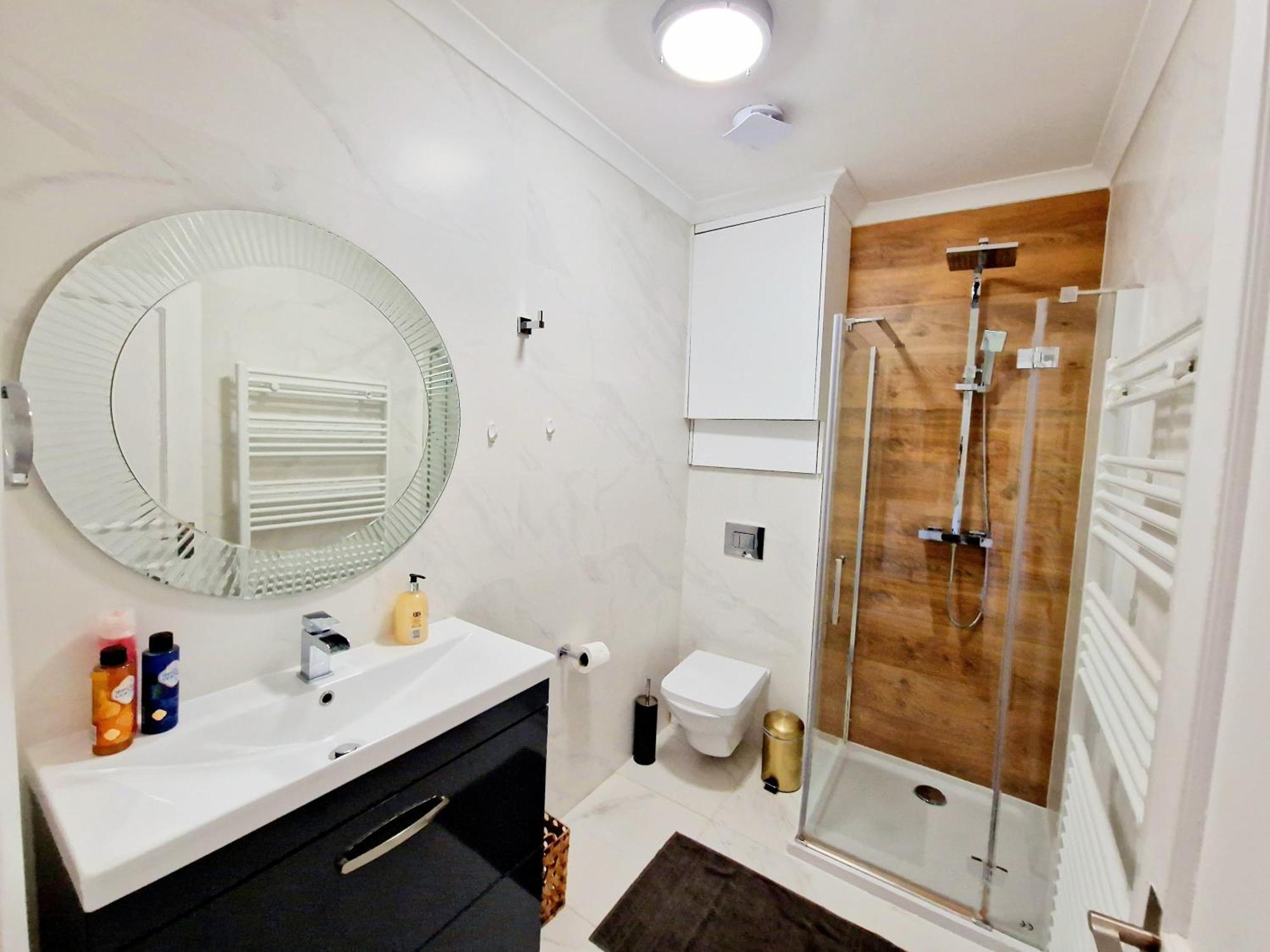 Brilliant 3 Bedroom's In Hyde Park With Elevator - 1 Flight Of Stairs Only Apartamento