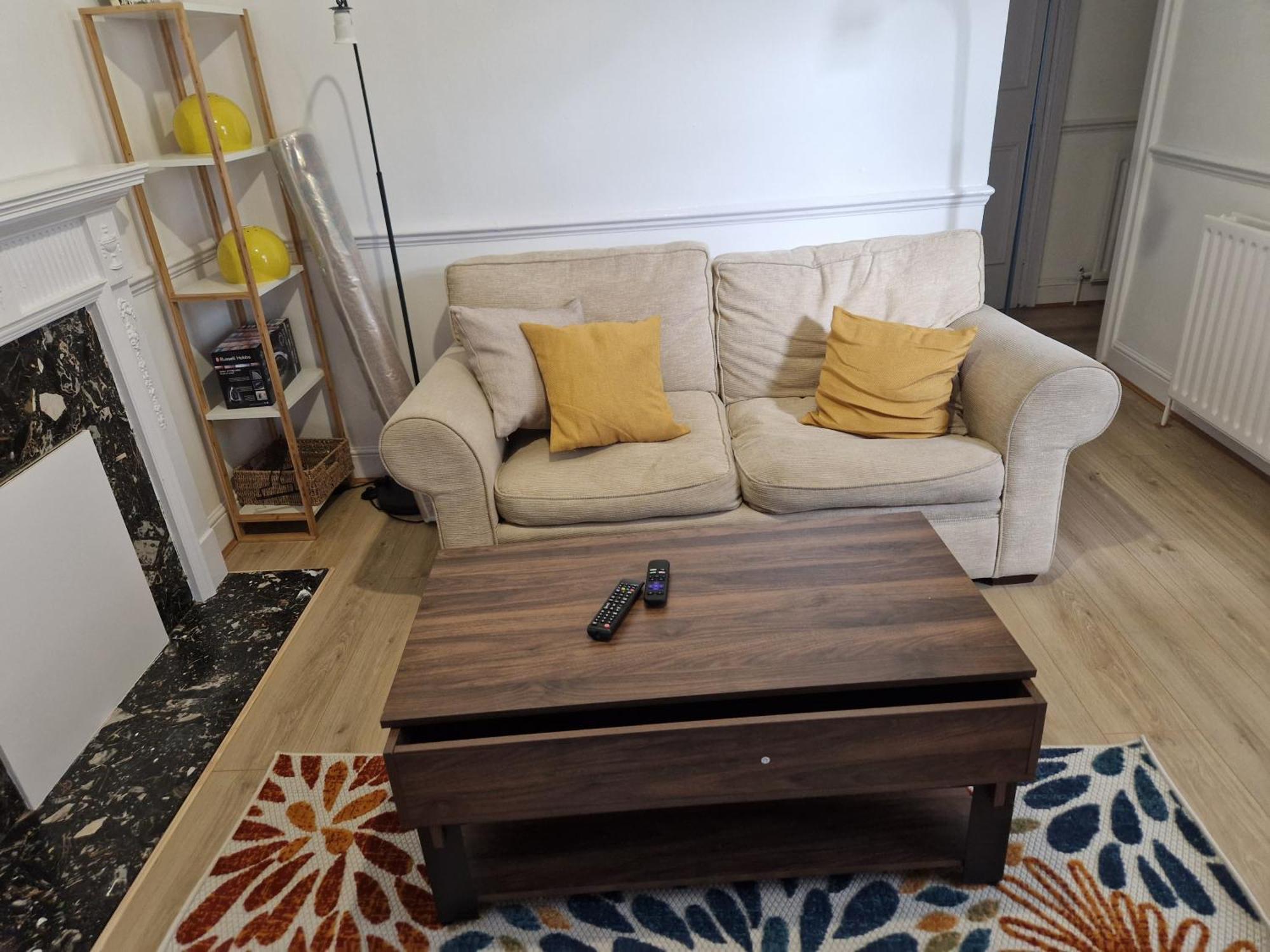 A Lovely One Bedroom In Hither Lane Apartamento Londres