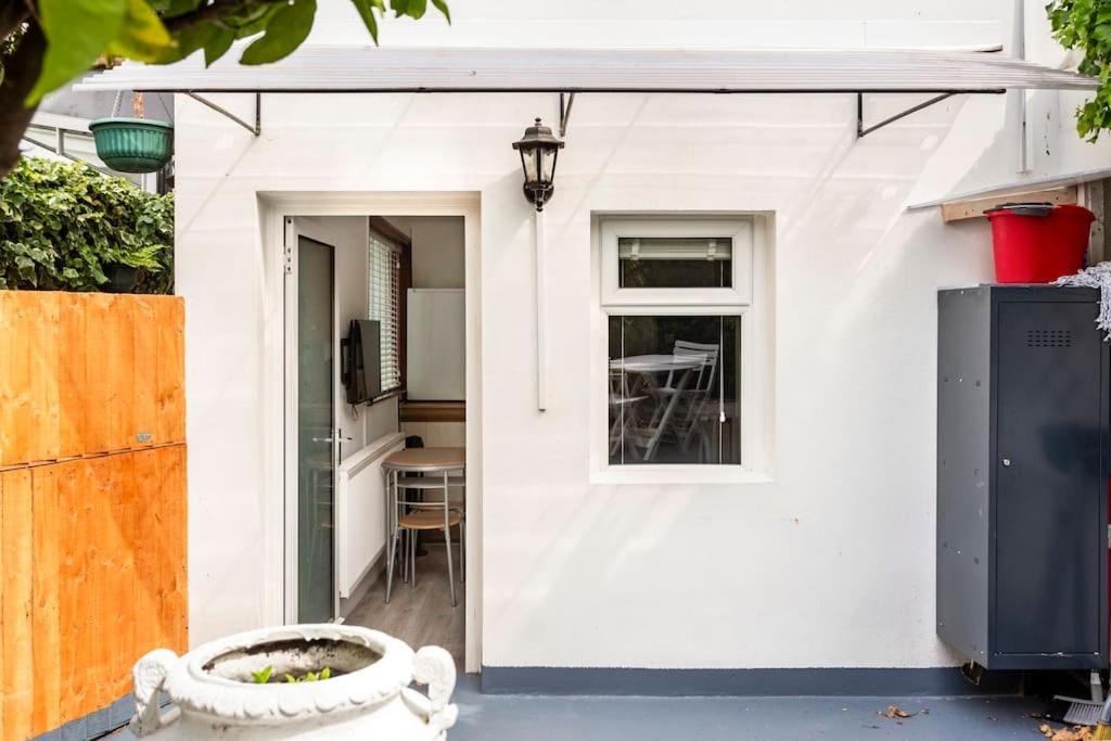Stylish Ground Floor Garden Flat Nr Londres