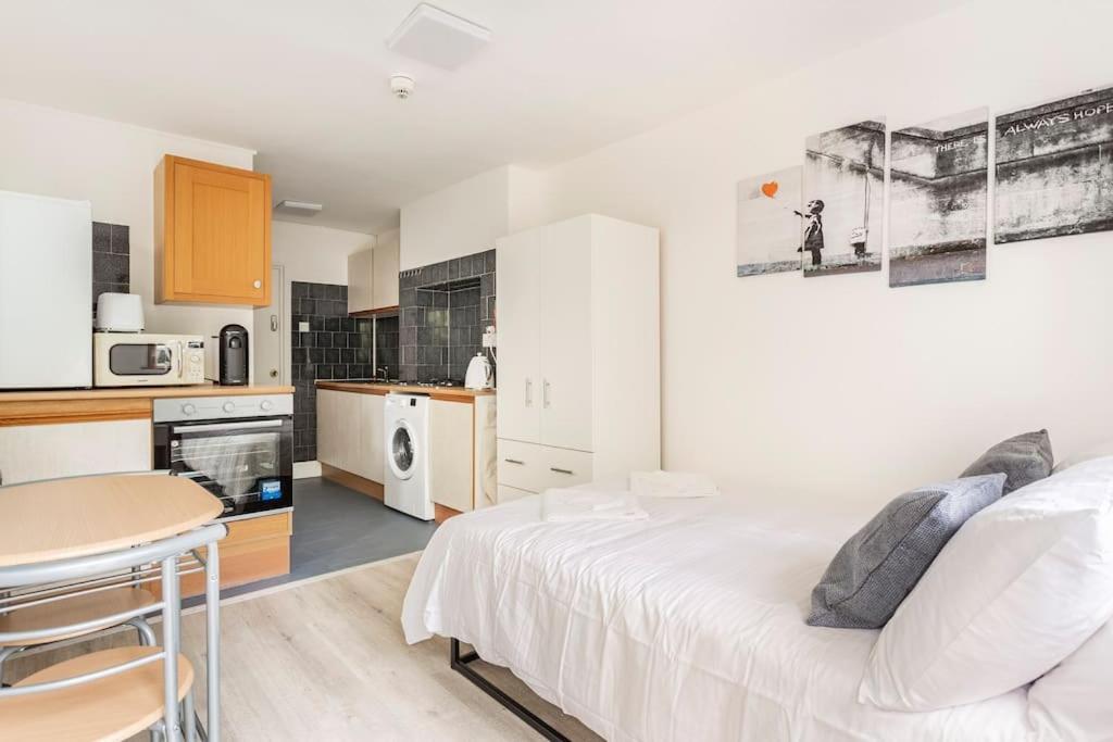 Stylish Ground Floor Garden Flat Nr Londres