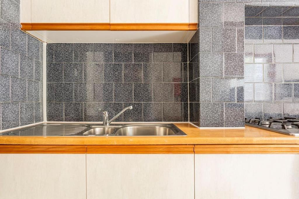 Stylish Ground Floor Garden Flat Nr Apartamento Londres