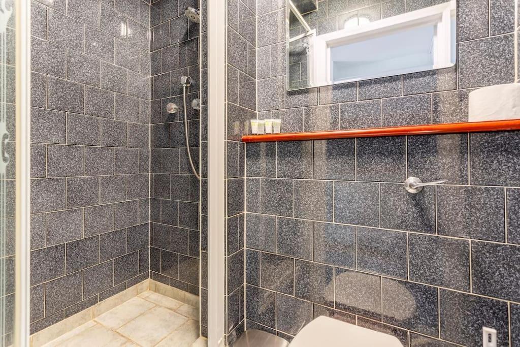 Stylish Ground Floor Garden Flat Nr Londres