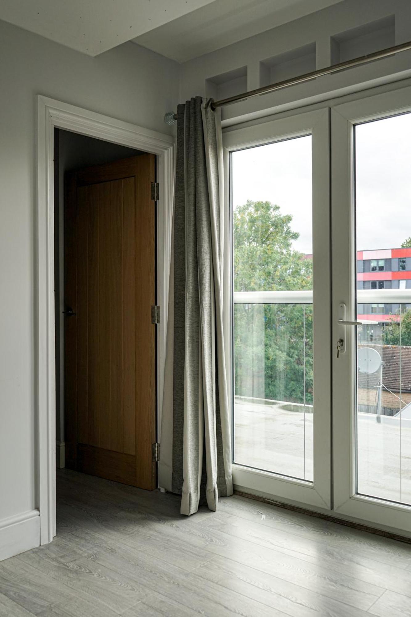 Apartamento Luxury 5 Star Apartments, Parking, Garden, Near Metro Stations 10-15mins To Londres