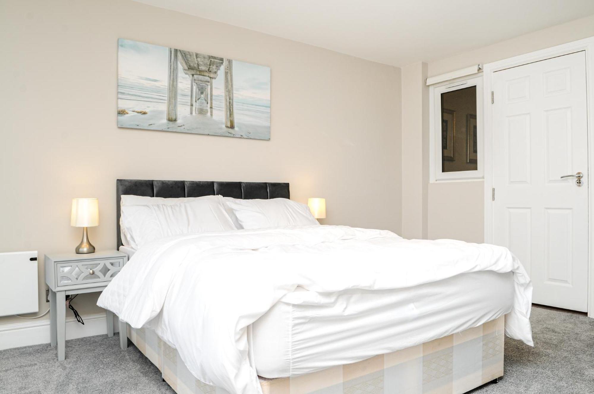 Luxury 5 Star Apartments, Parking, Garden, Near Metro Stations 10-15mins To * Londres