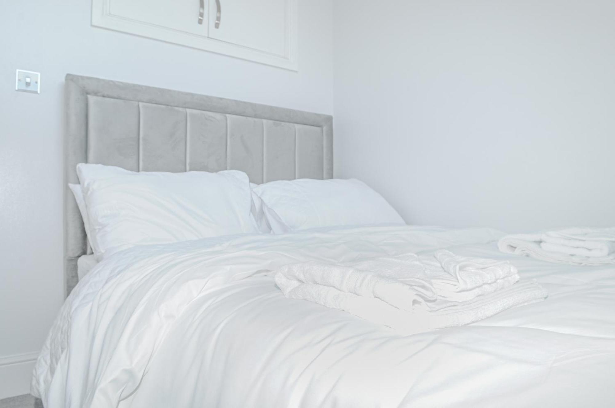 Luxury 5 Star Apartments, Parking, Garden, Near Metro Stations 10-15mins To Apartamento Londres