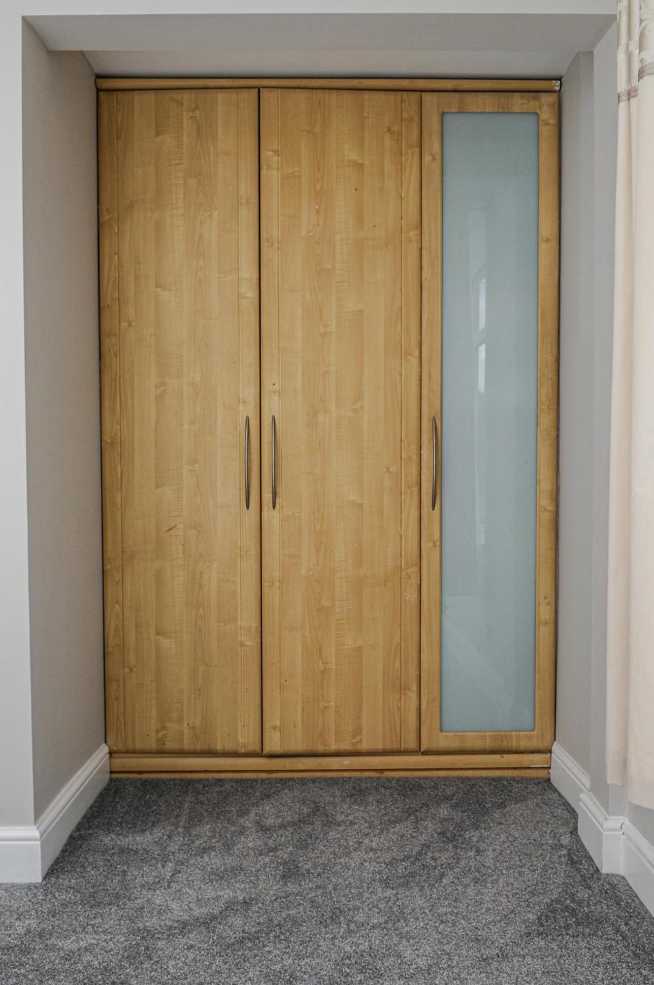 Luxury 5 Star Apartments, Parking, Garden, Near Metro Stations 10-15mins To Apartamento