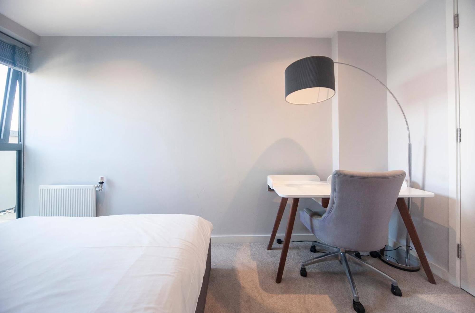 Appartement Floor - 2 Bed/2 Bath + Private Balcony