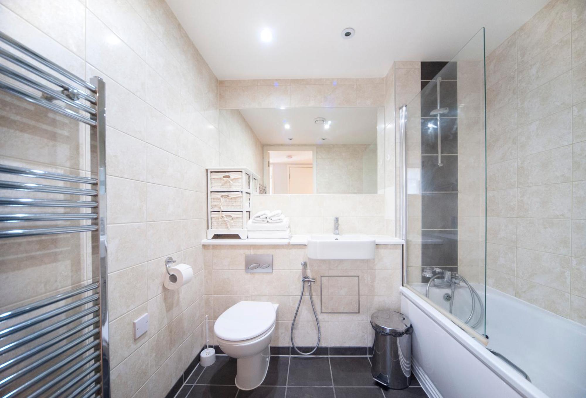 Floor - 2 Bed/2 Bath + Private Balcony Appartement *