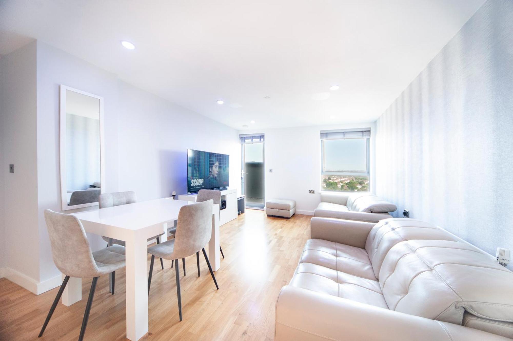 Appartement Floor - 2 Bed/2 Bath + Private Balcony