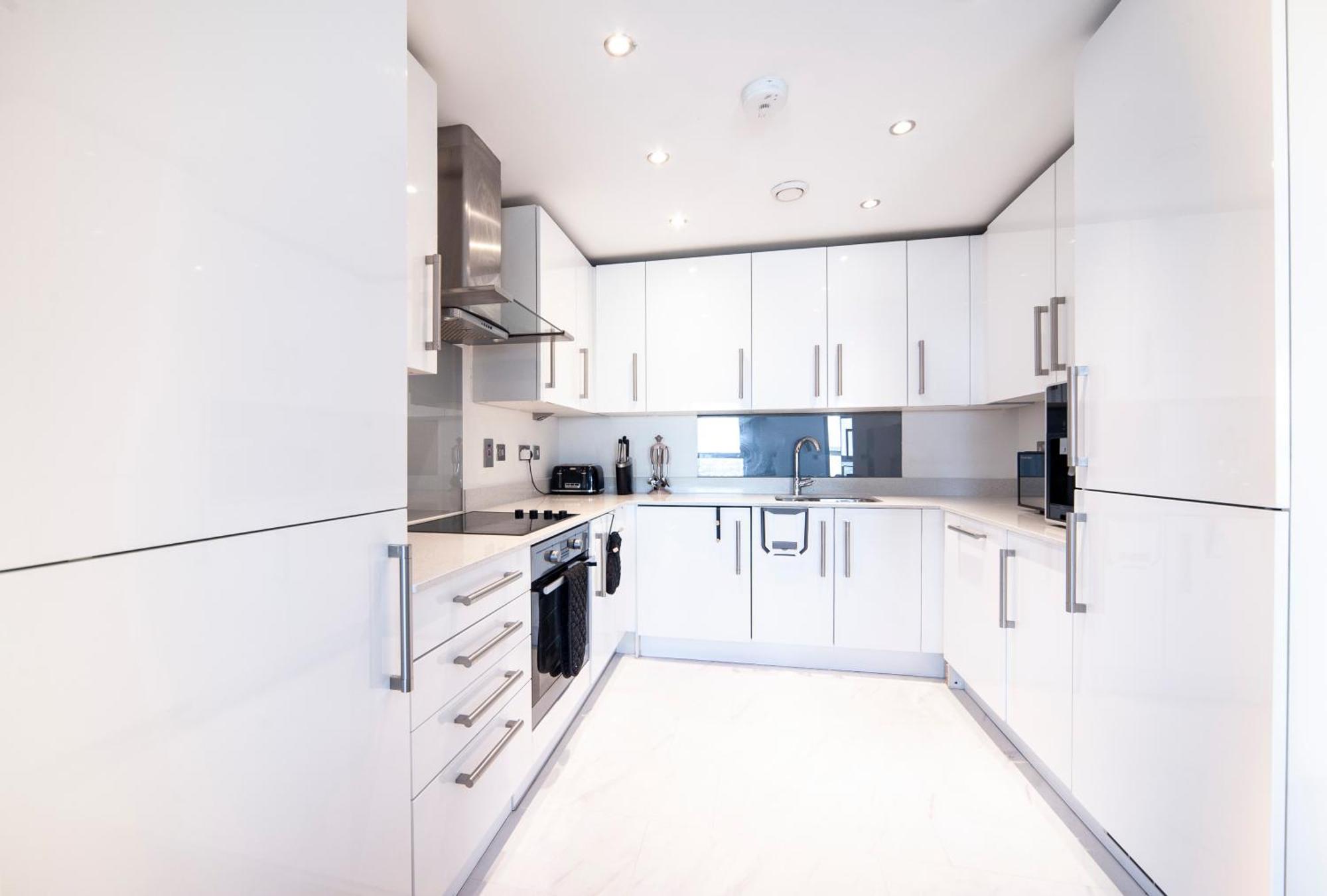 Floor - 2 Bed/2 Bath + Private Balcony Londres