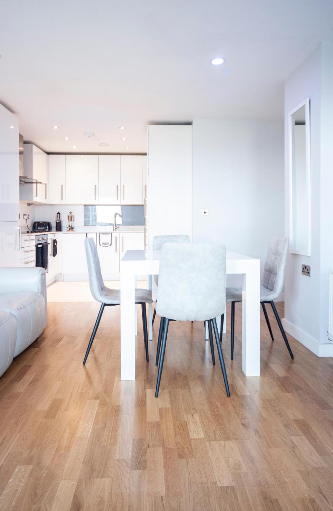 Floor - 2 Bed/2 Bath + Private Balcony Appartement Londres