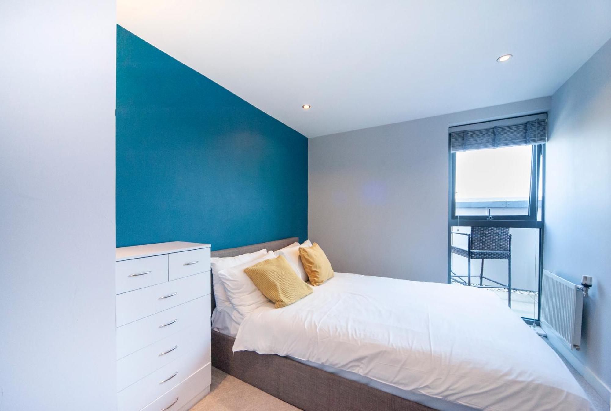 Appartement Floor - 2 Bed/2 Bath + Private Balcony *