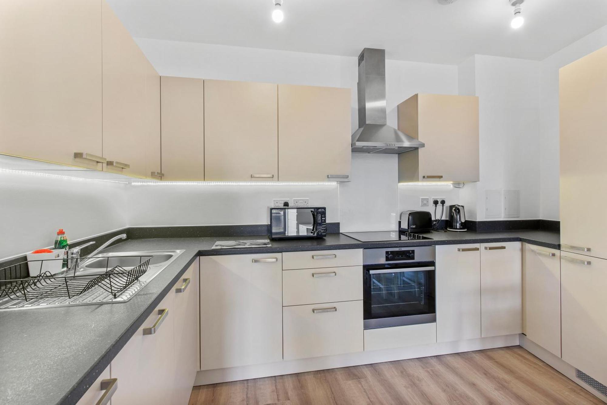 Centrally Located - Modern - 2bed - 2bath * Londres